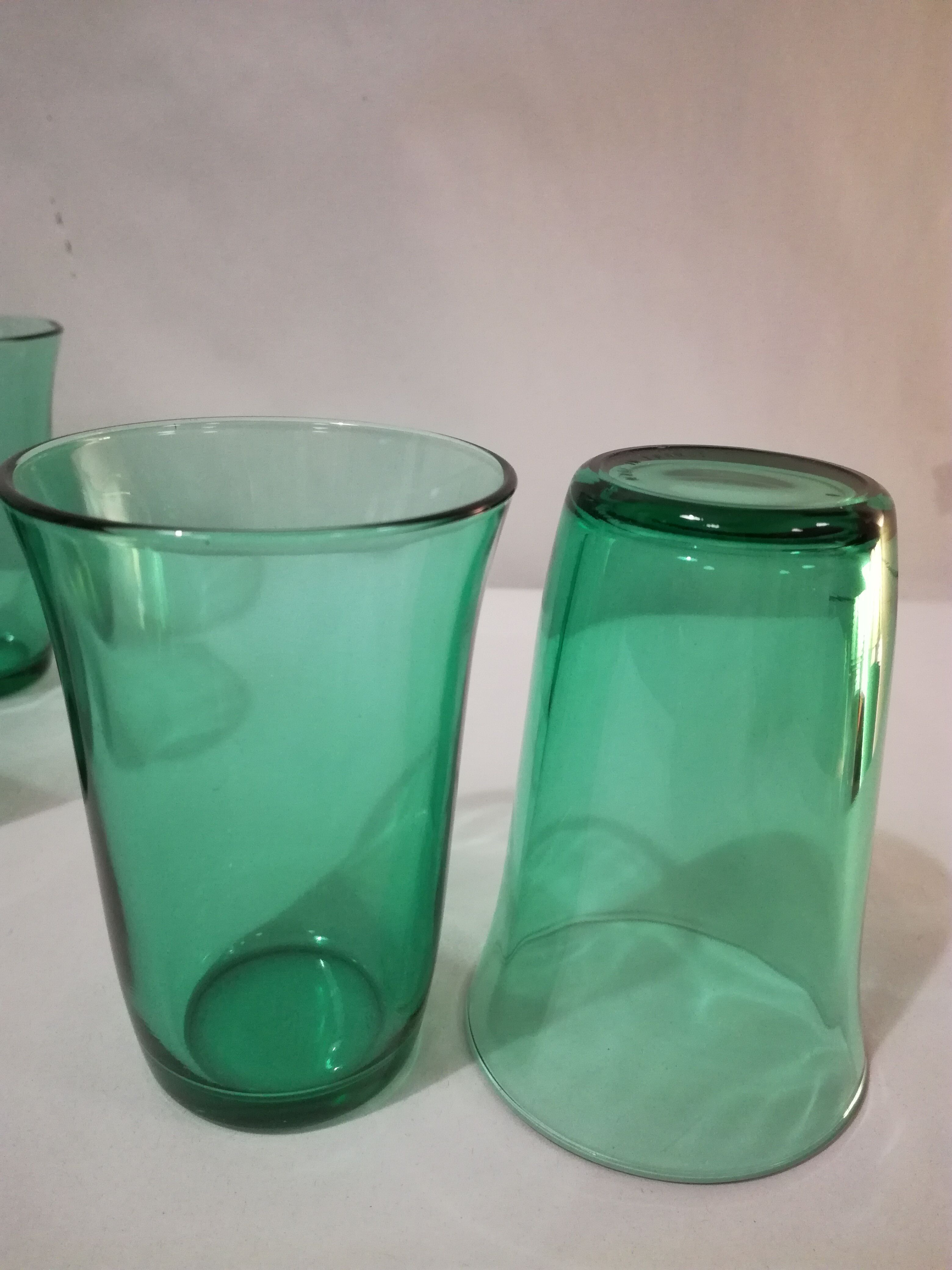 Set of 16 green glass