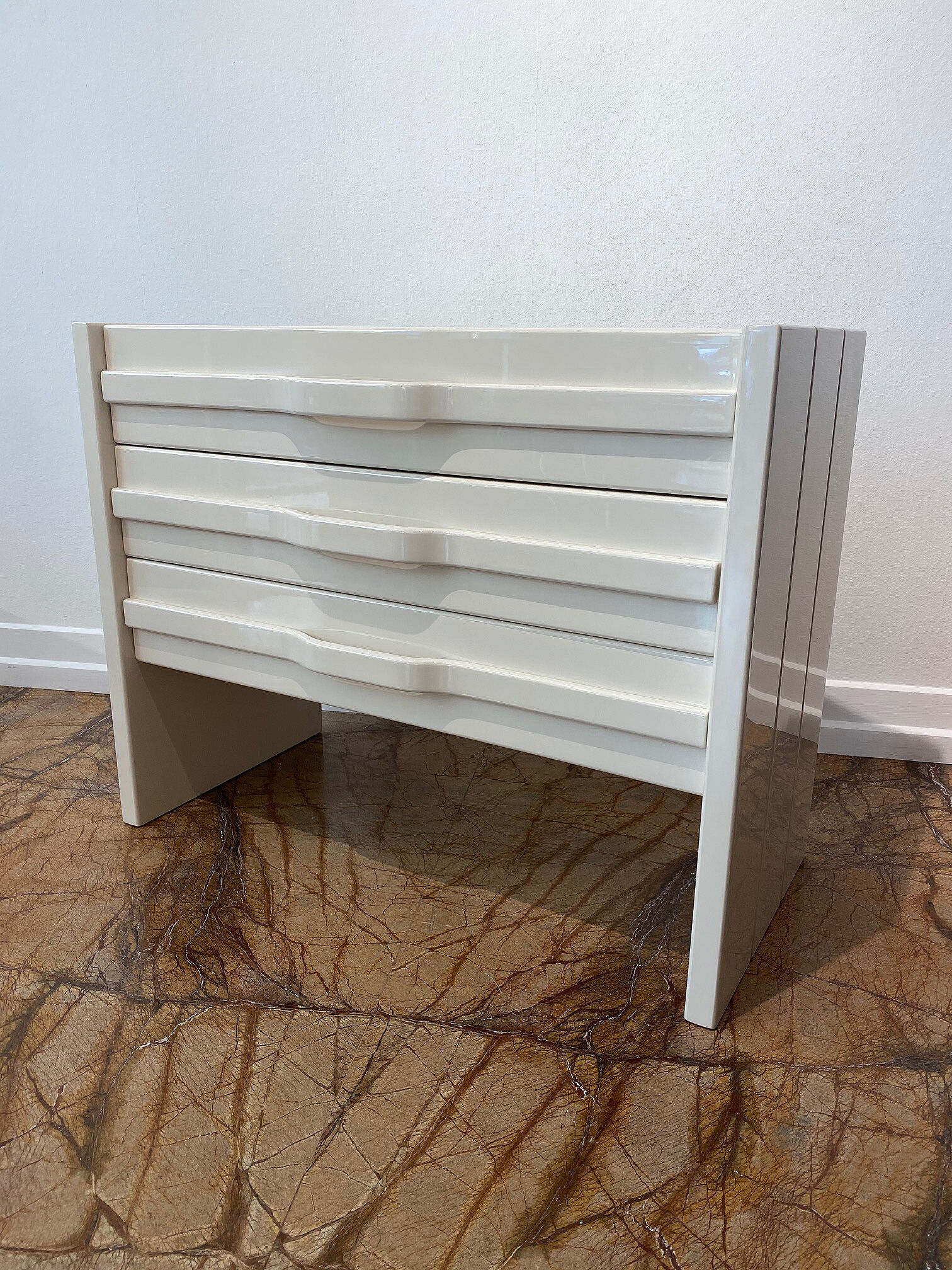 Vintage chest of drawers