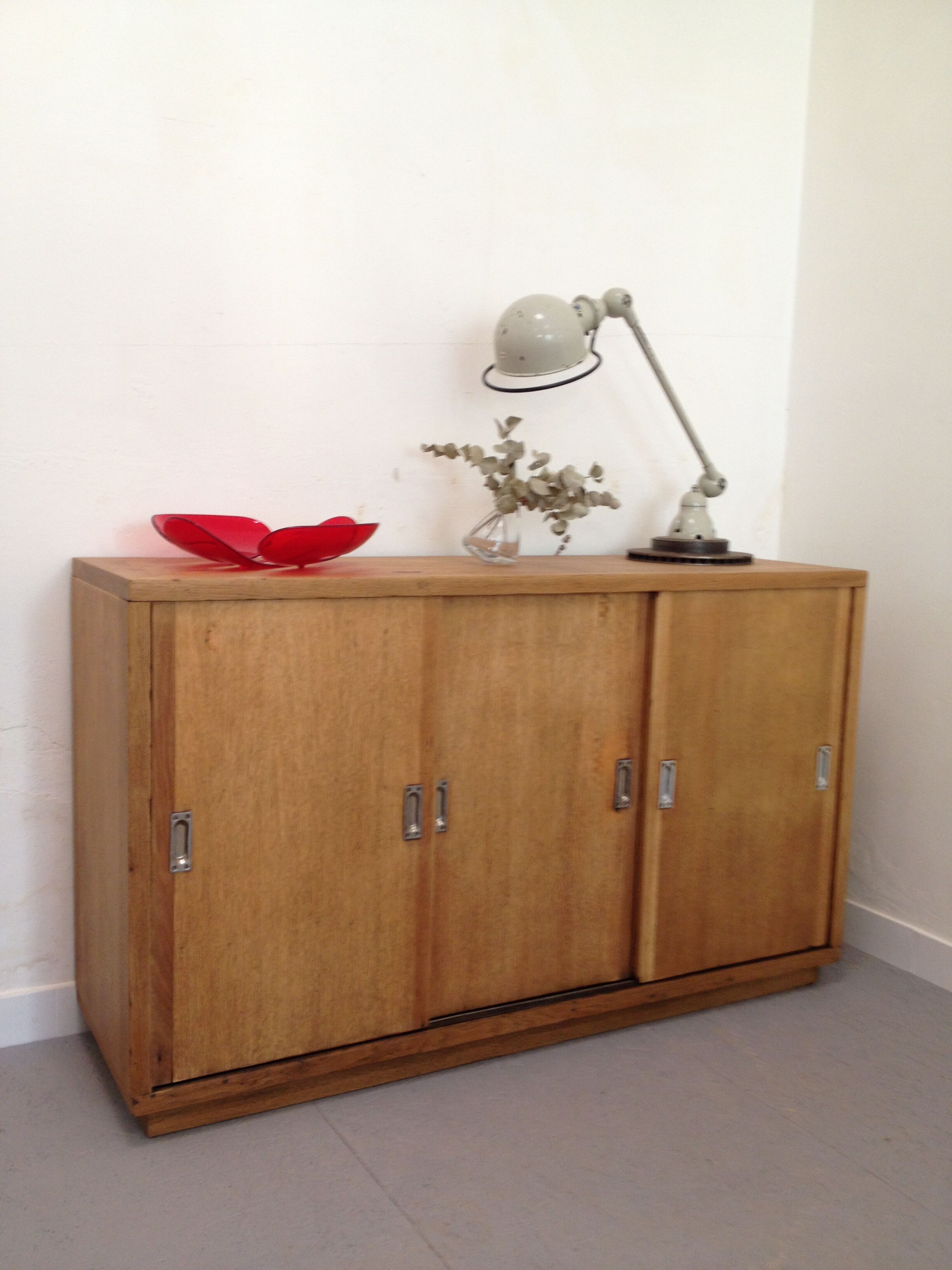 Furniture business in wood oak veneer 3 sliding doors