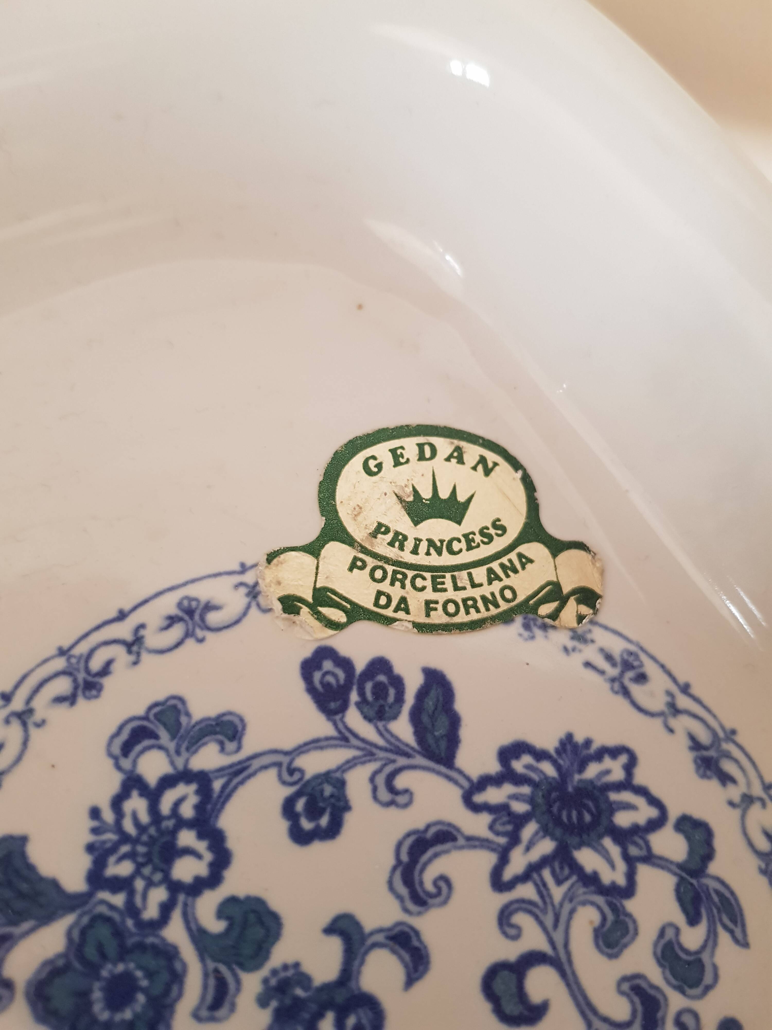 Plat en porcelaine