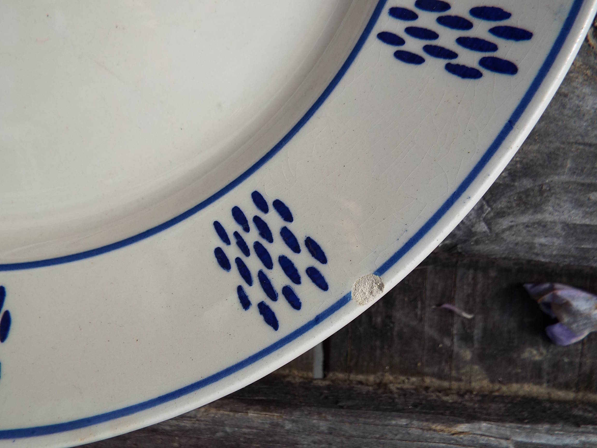 2 flat plates and 1 ravier Lunéville