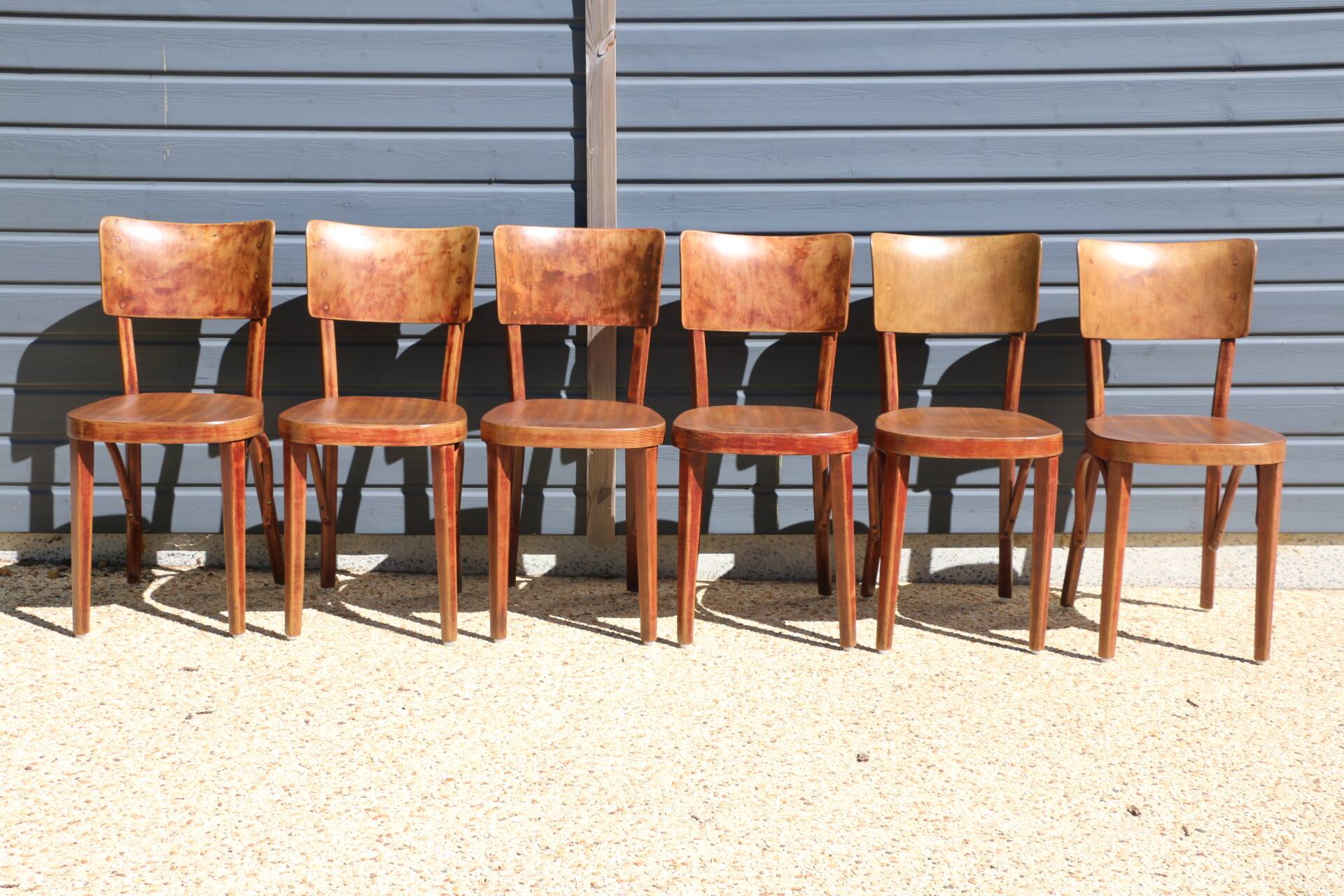 Série de 6 chaises bistrot foncées 1940