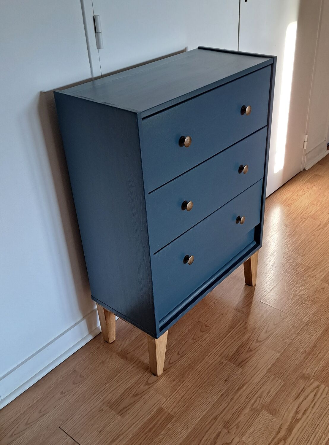 Rød Sødgren chest of drawers in glove blue