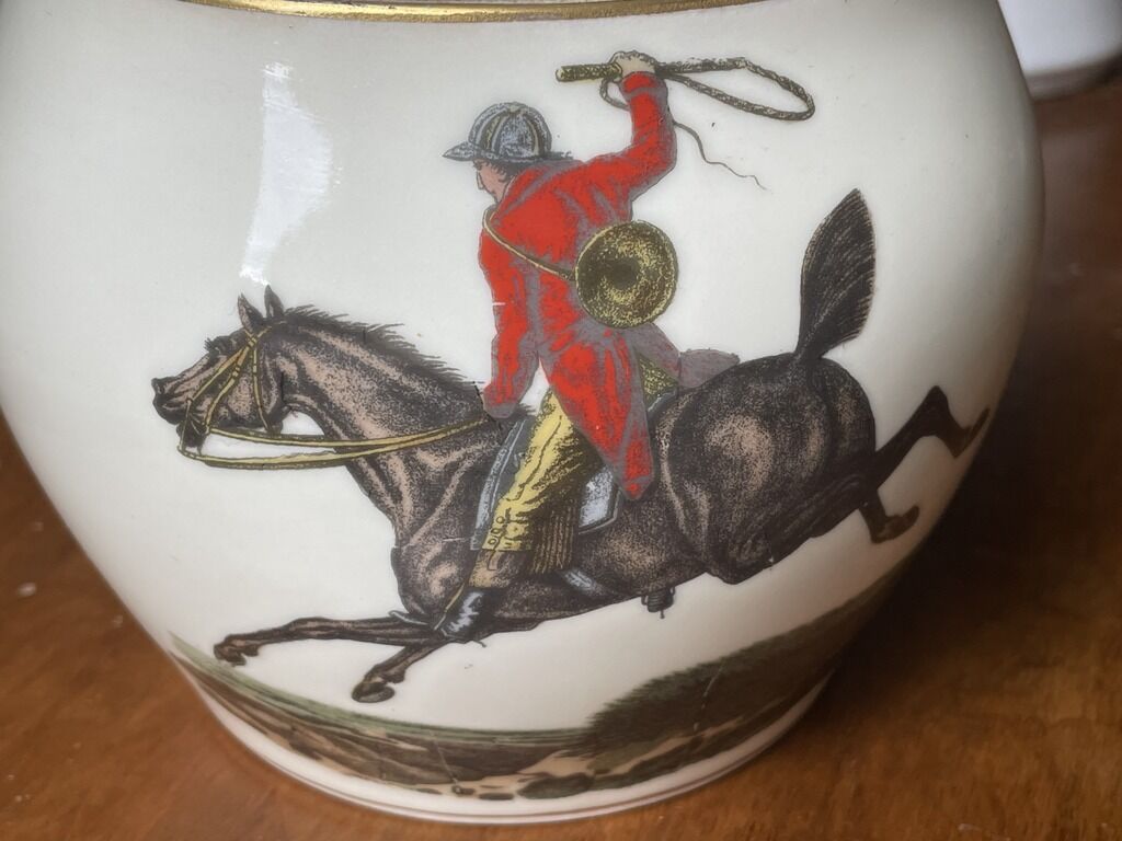 Porcelain pot with equestrian decoration