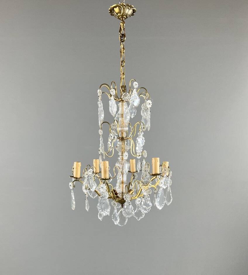 Bronze and crystal chandelier with pendants, Louis XV style, 20th century.