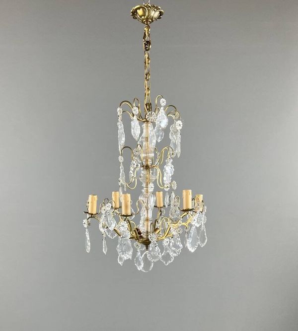 Lustre en bronze et cristal à pampilles, style Louis XV, XXe siècle