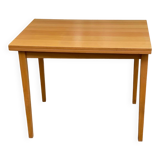 Rectangular Scandinavian dining table in wood for 8 people.
