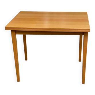 Rectangular Scandinavian dining table in wood for 8 people.