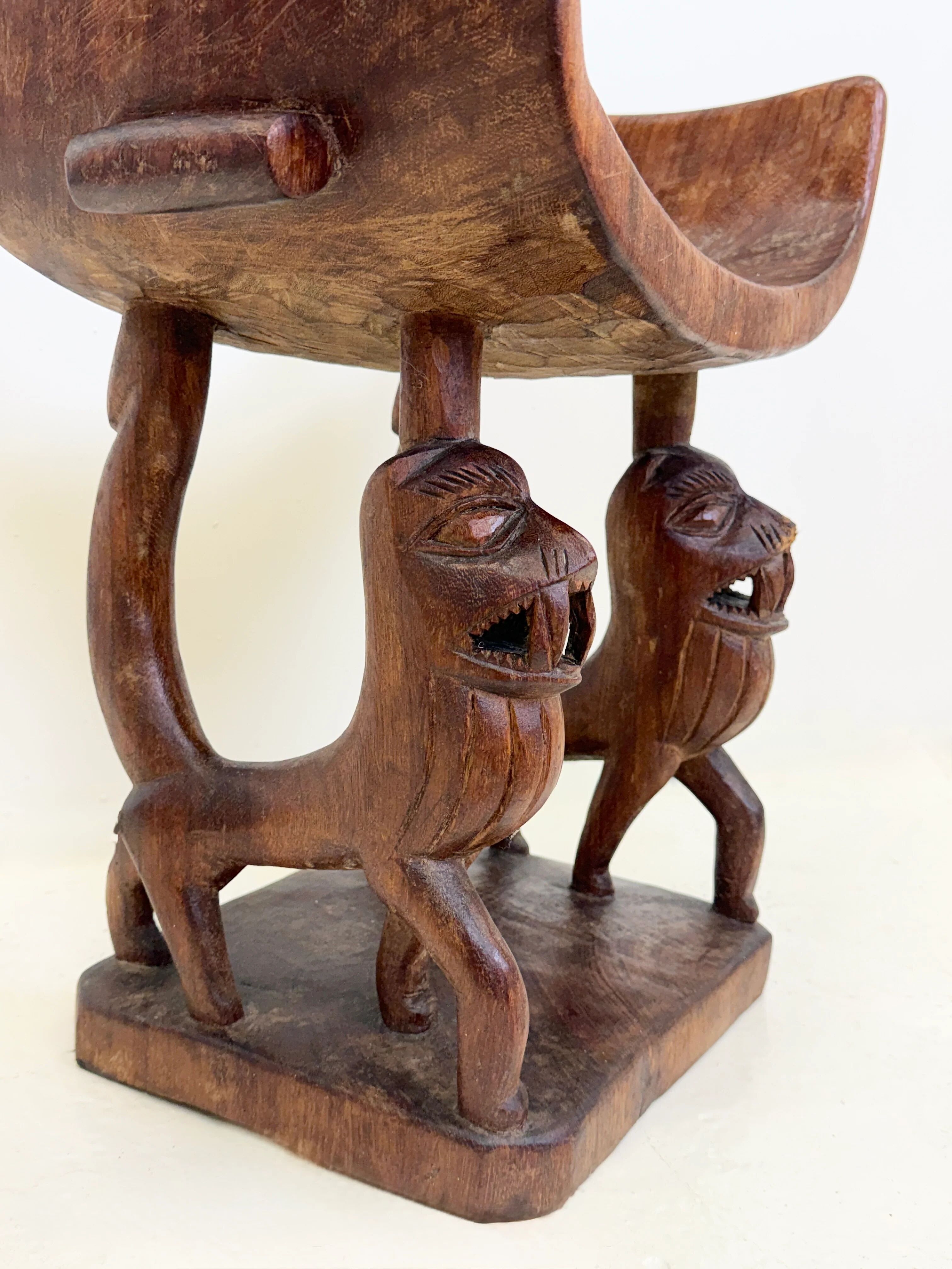Trône royal "Fon" en bois sculpté – Bénin, XXᵉ siècle