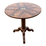 Pedestal table