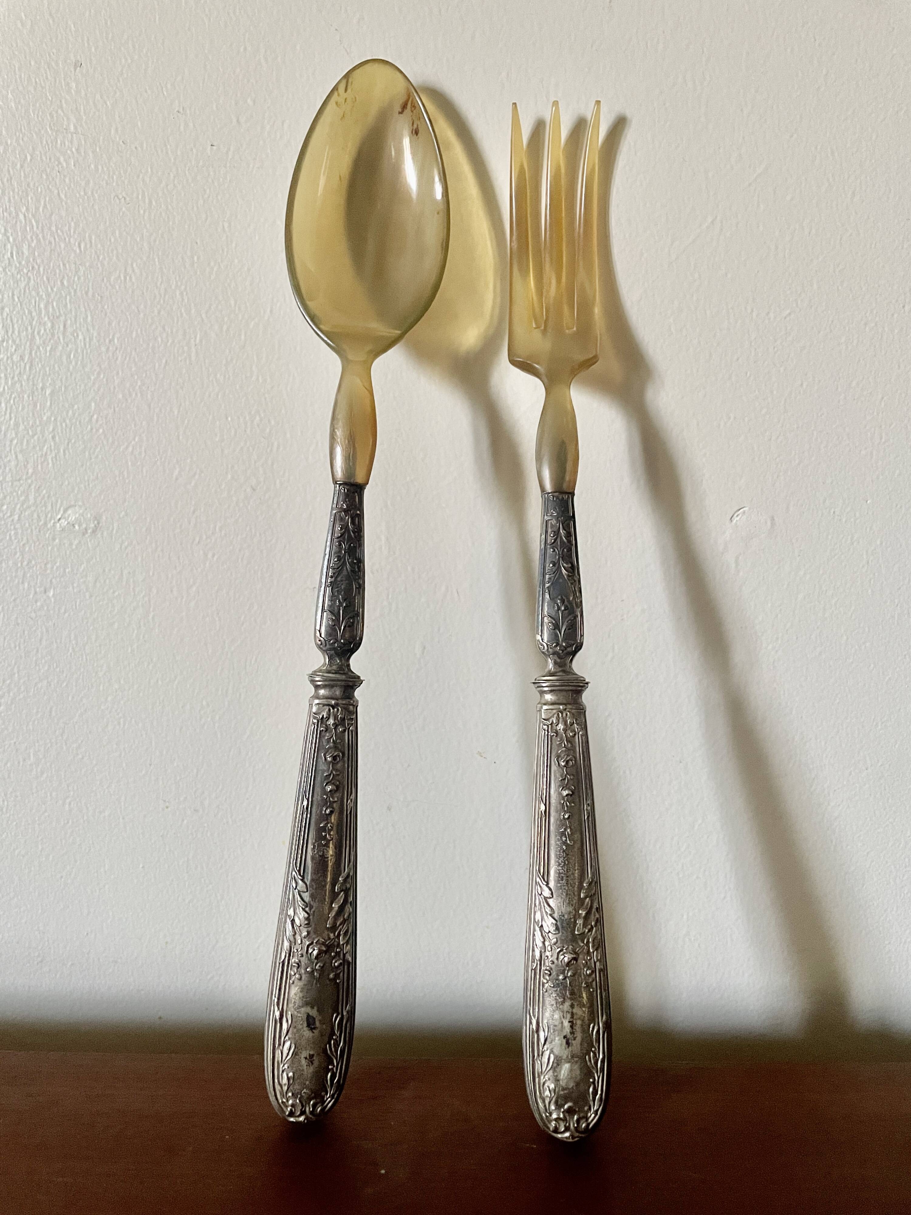 Horn and silver-plated salad cutlery, early 20th century.