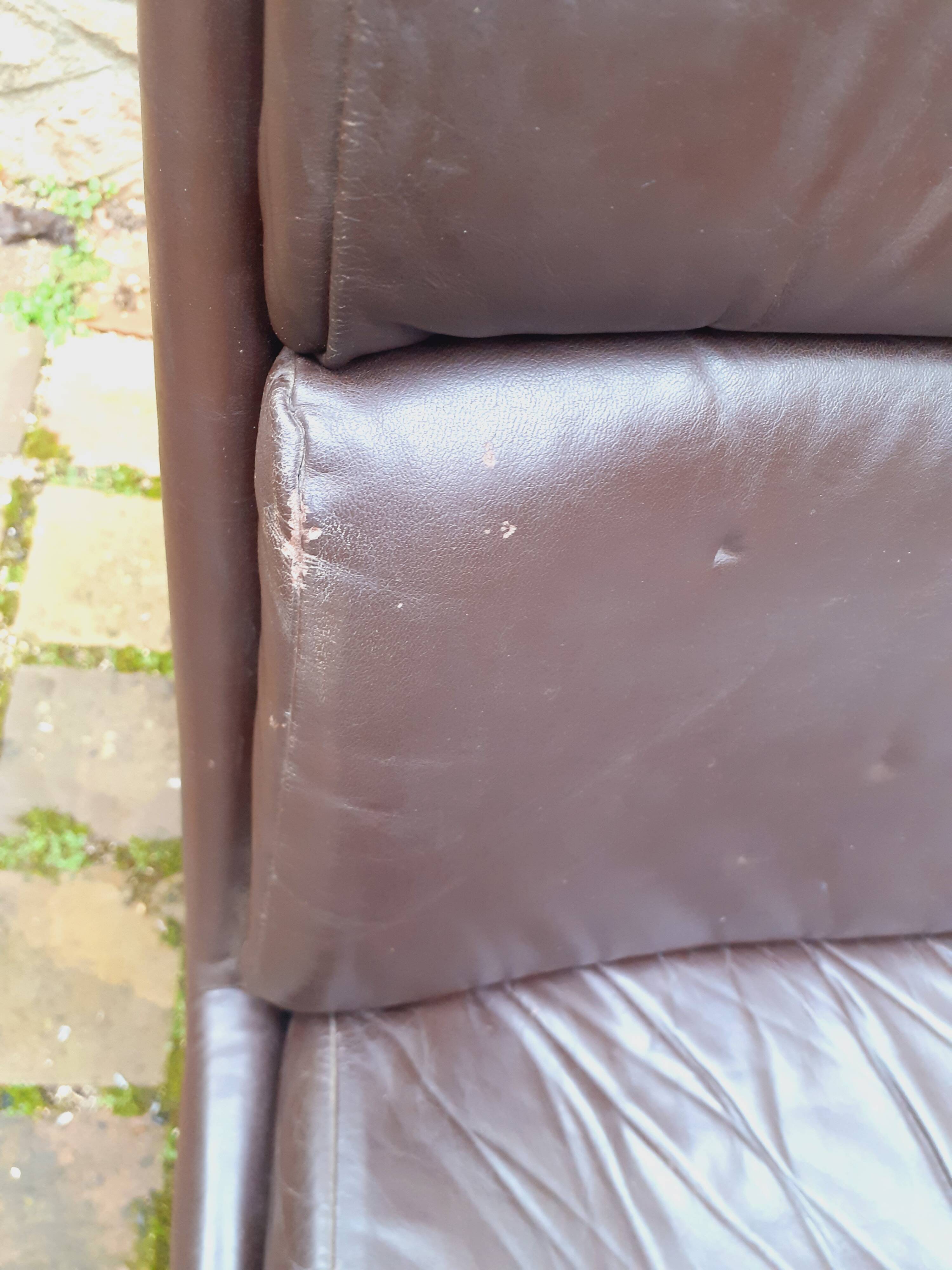 Swivel leather armchair from the 70s, Italian design.