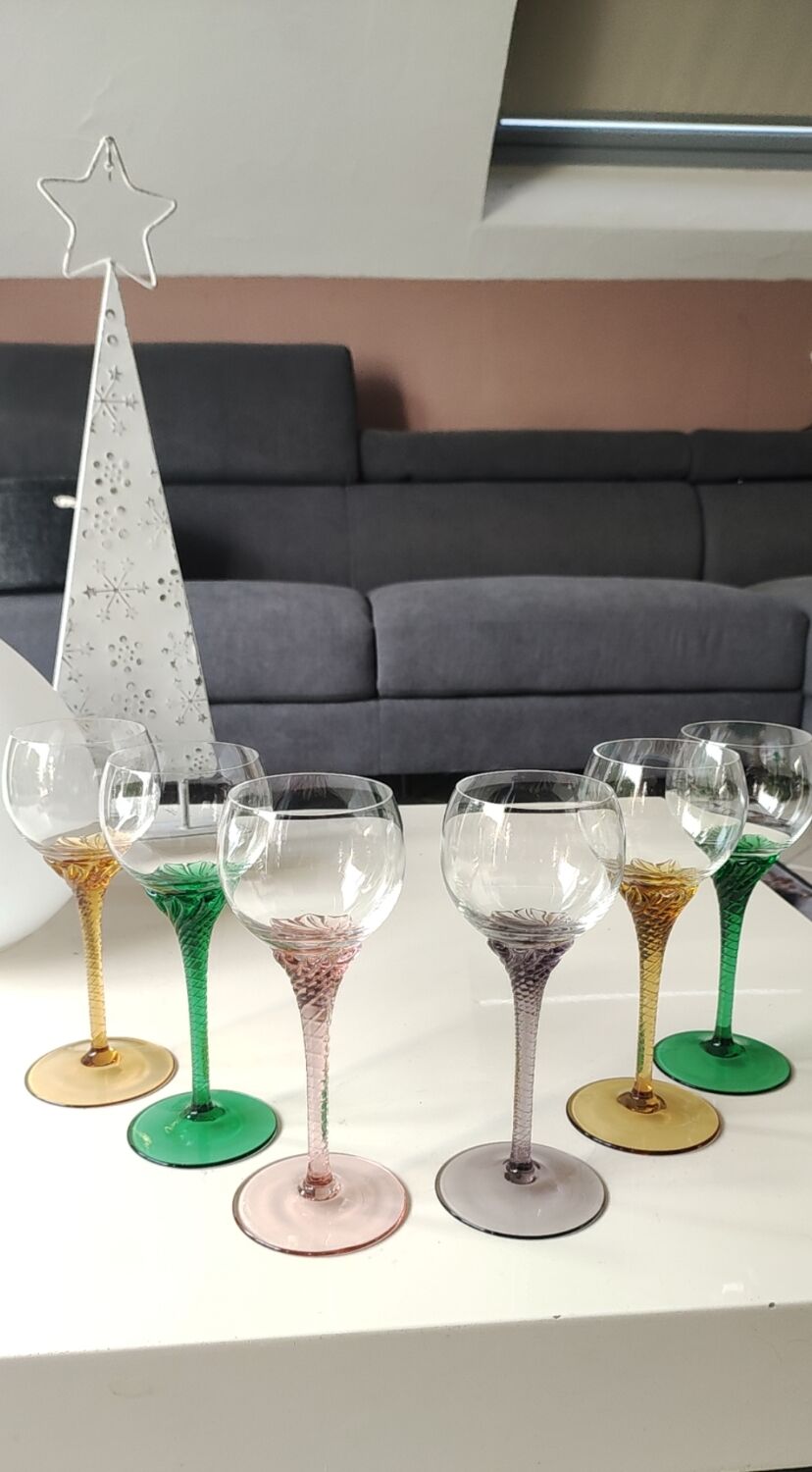 Set of 6 round stemmed glasses. Bohemian crystal. Floral twisted stem.