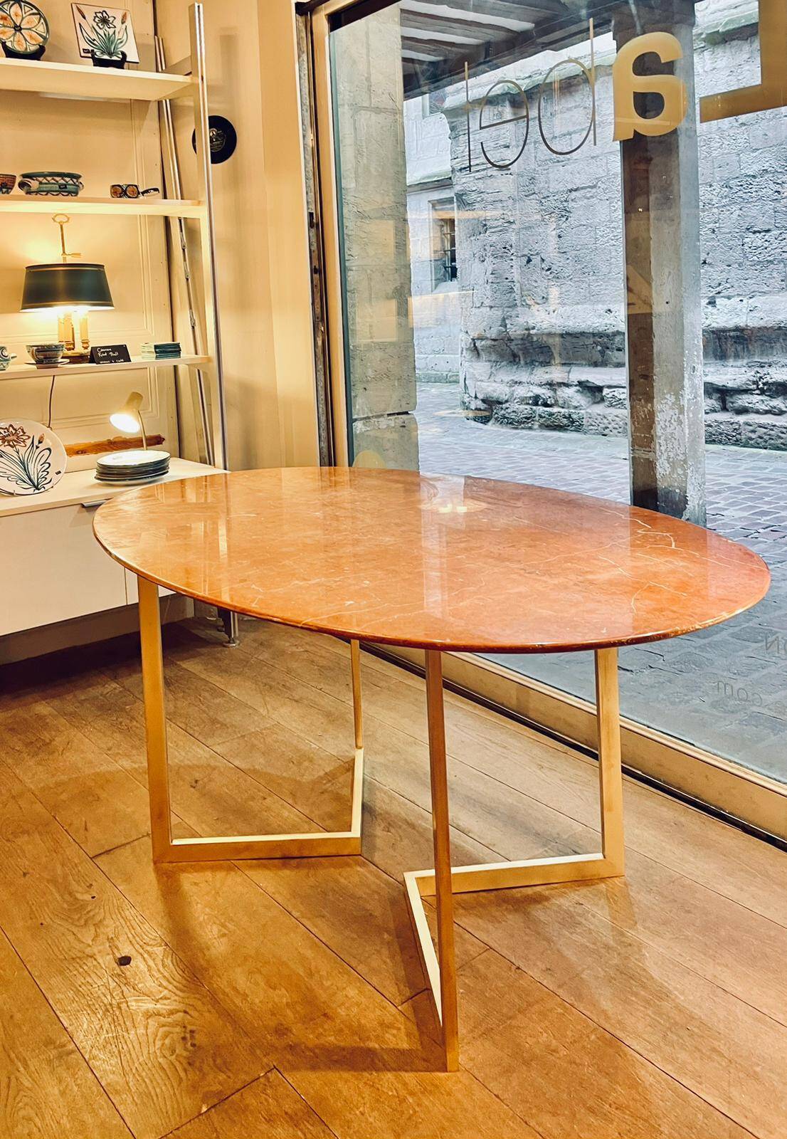 Table ovale en marbre rouge Alicante années 70