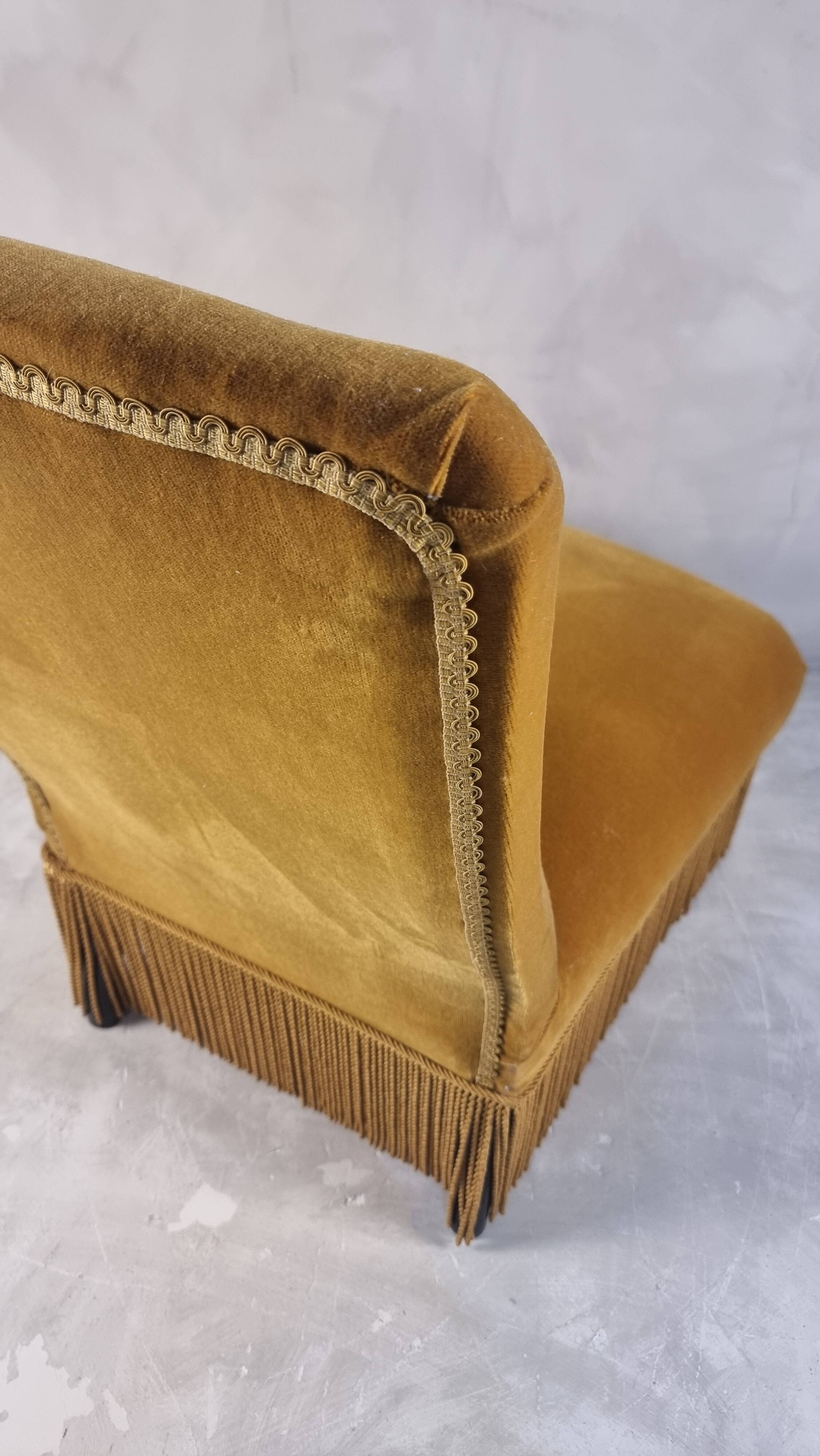 Vintage slipper chair