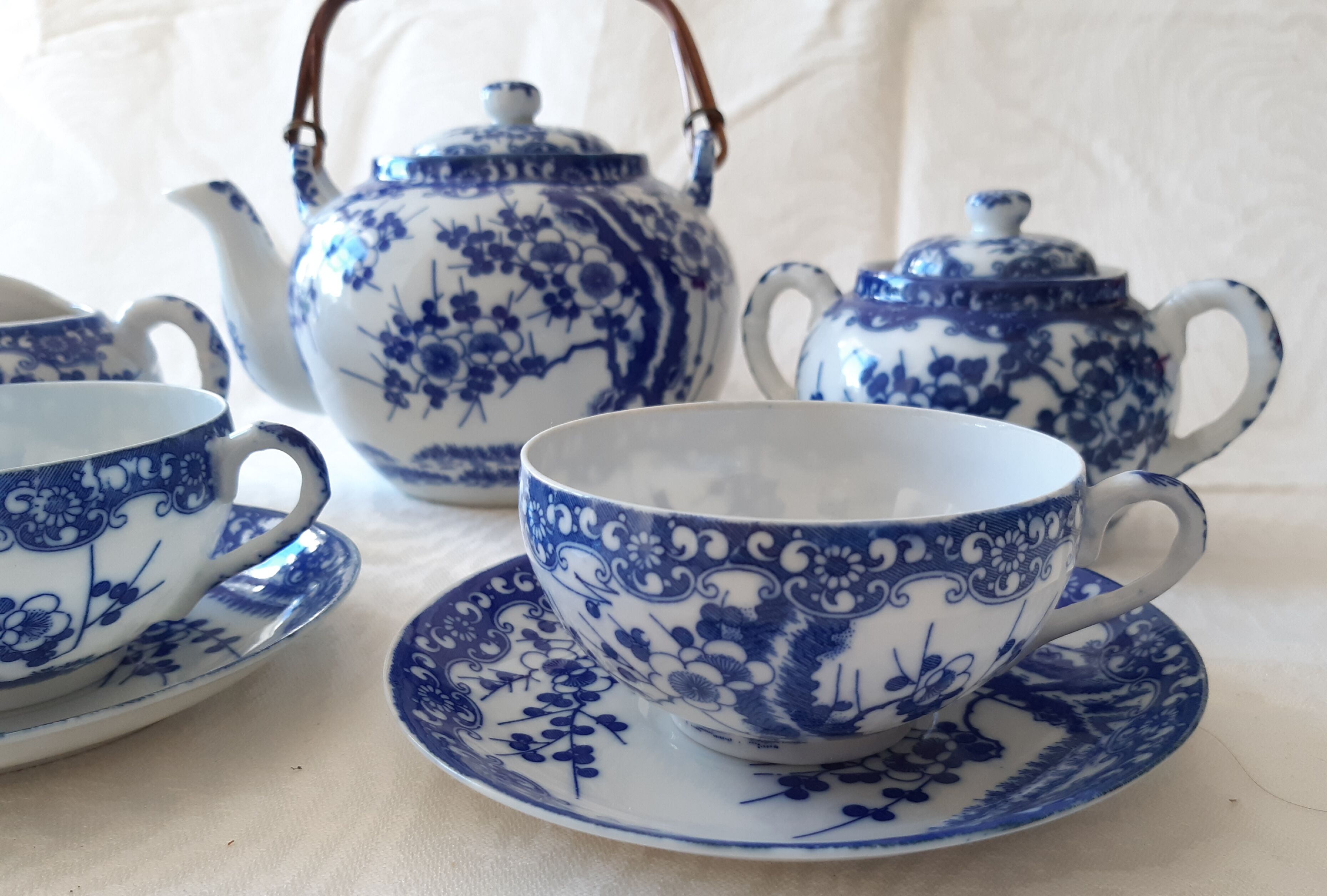 One-on-one tea service, hard porcelain from Japan