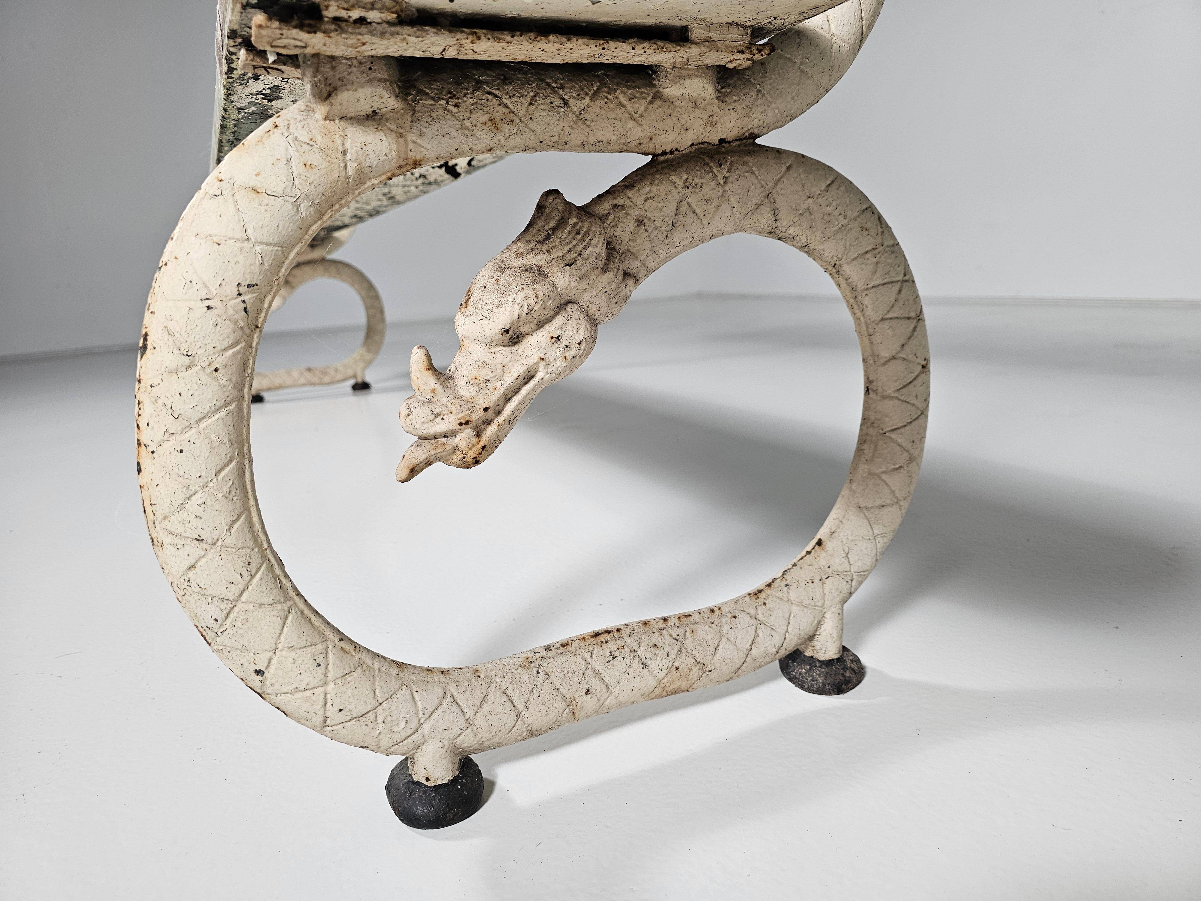 Banc de jardin français du début 1900 avec dragons et flèches