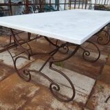 Table en marbre et pieds en fer forge