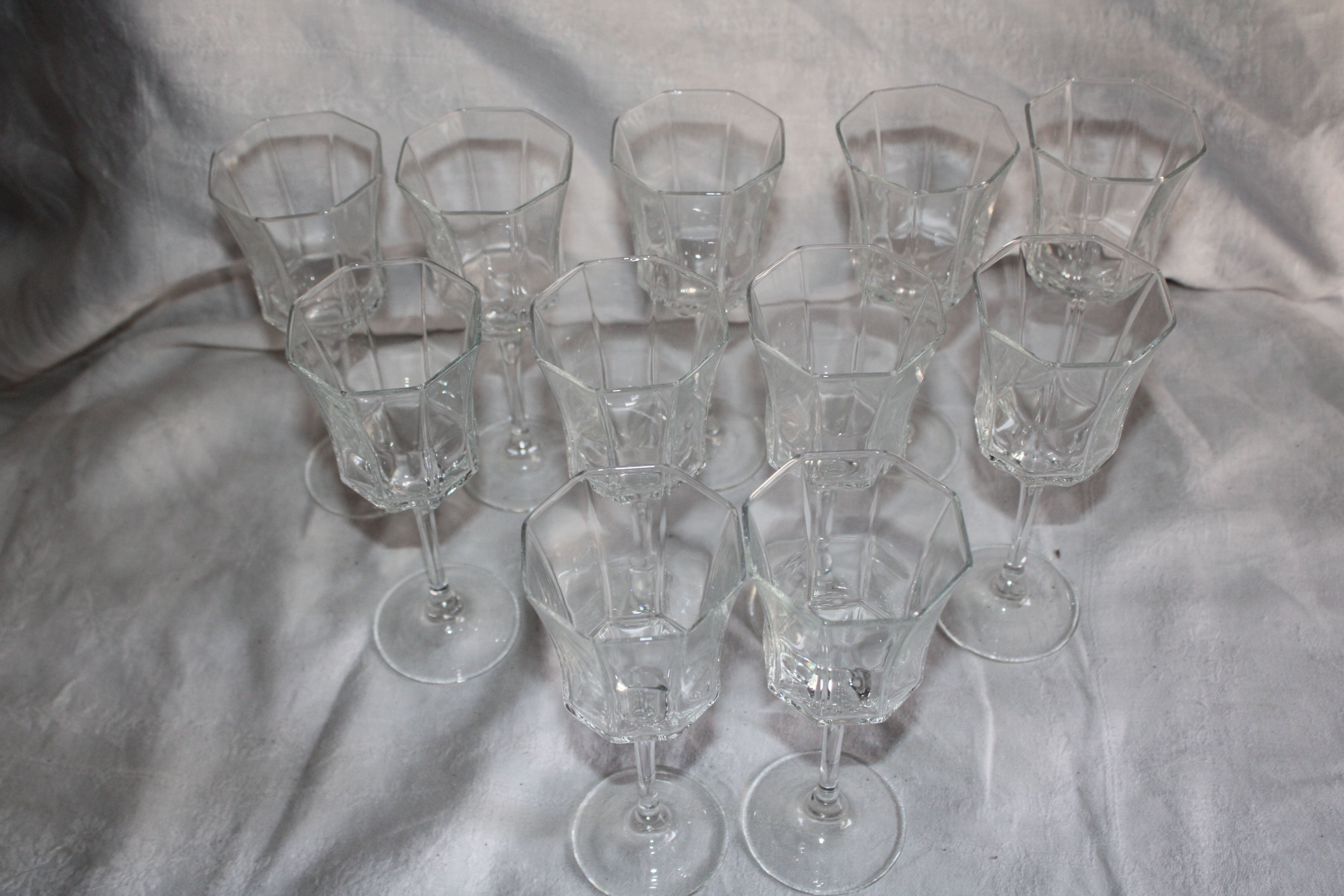 Lot of 11 Octime Luminarc white wine glasses