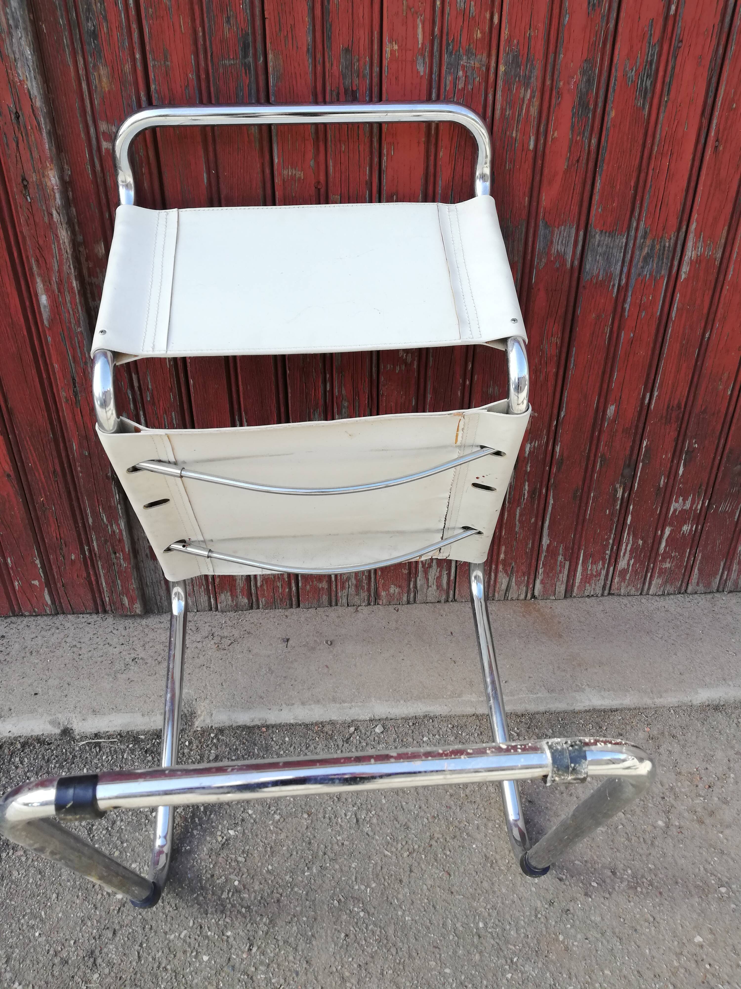 Chaise modèle B33 de Marcel Breuer cuir blanc