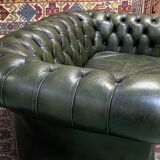 Chesterfield 2-seater green leather sofa from the 1980s