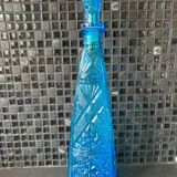 Bouteille bleue verre ciselé