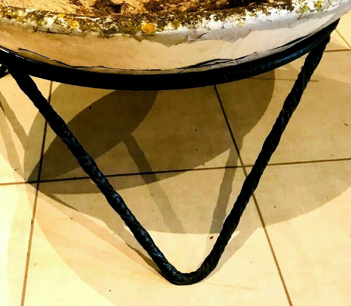 Outdoor flower tray on twisted iron base XX century