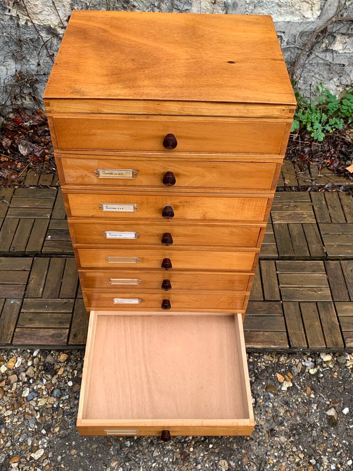 Vintage drawer cabinet with Bakelite knobs from the 1950s.