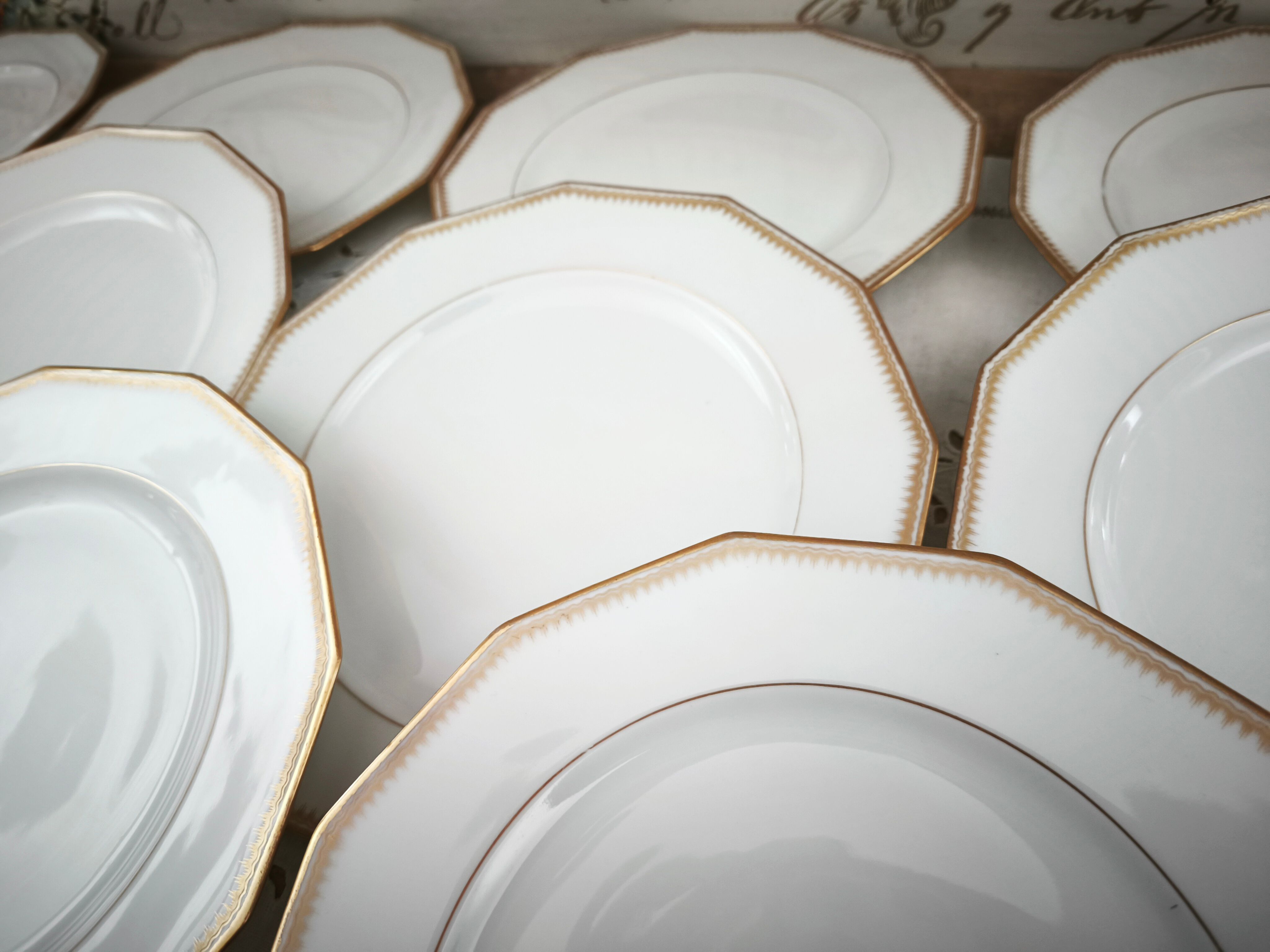 Set of 11 flat plates in Limoges porcelain by Maison Lanternier & C.