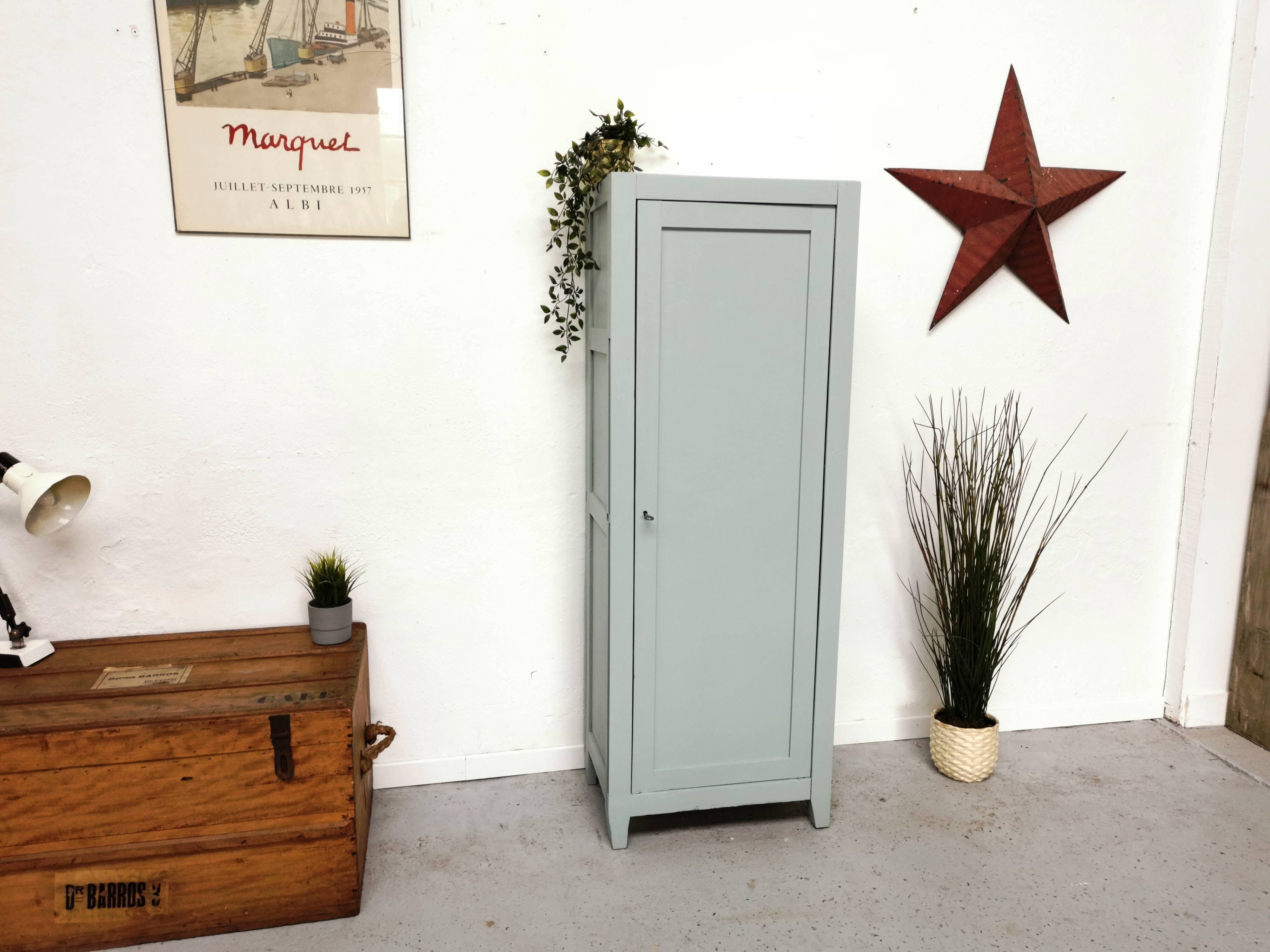 Armoire parisienne vintage