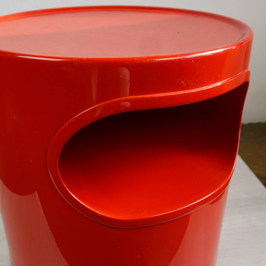 Table en plastique rouge par Emma Gismondi pour Artemide Italie