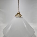 Conical suspension in white opaline