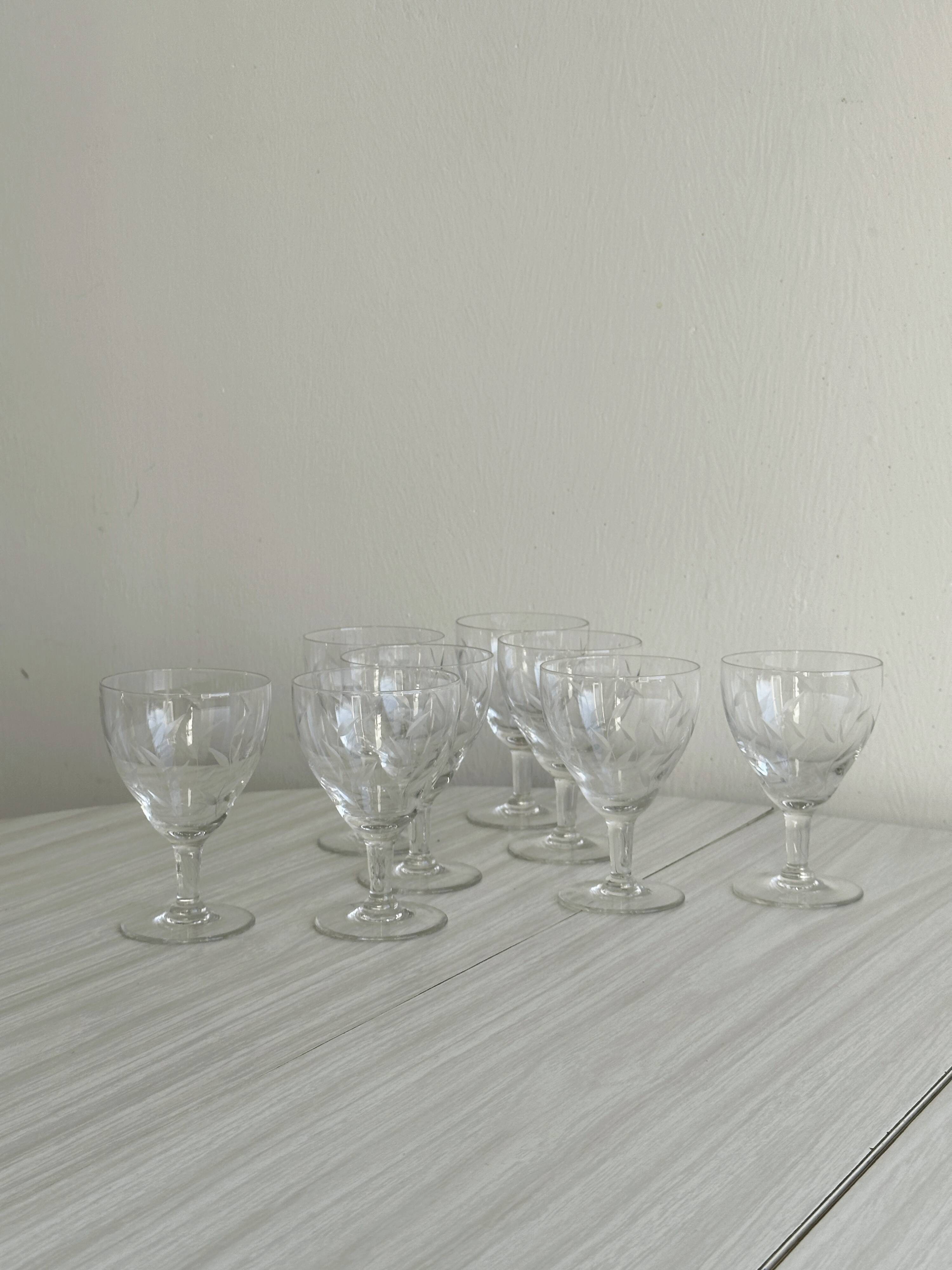 8 verres à vin blanc en cristal ciselé