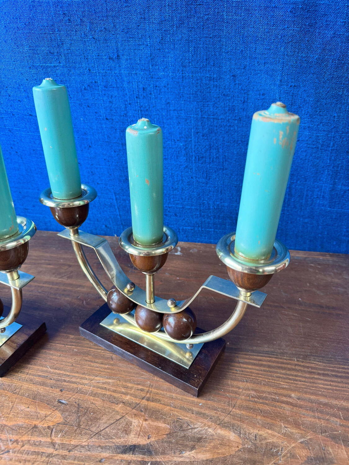 Pair of Art Deco candlesticks in brass and varnished wood, 1930s/1940s