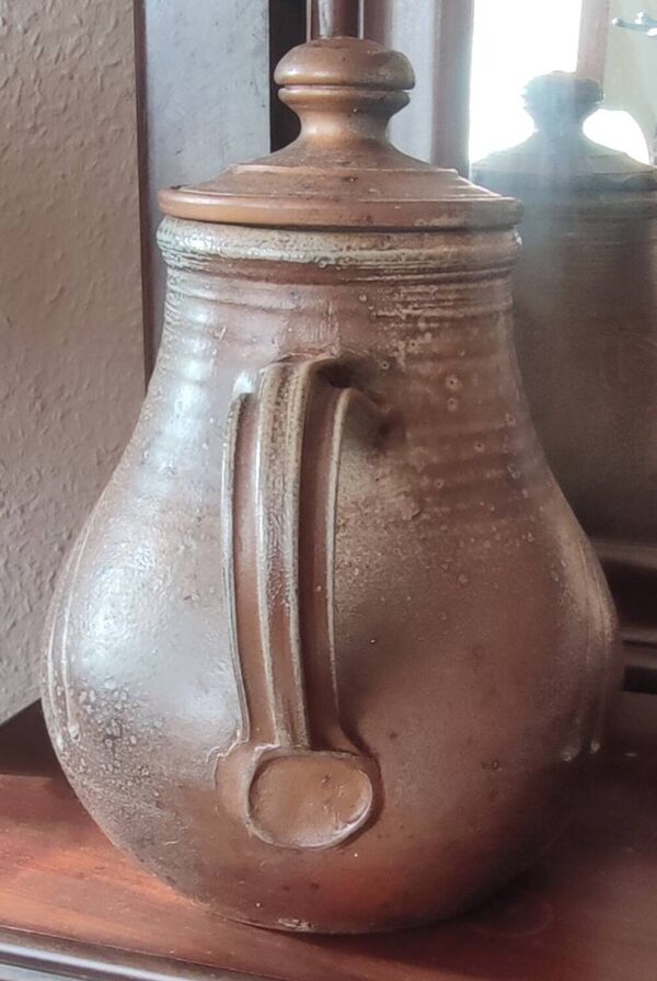 Ancienne Cafetière théière

Poterie Grès céramique

Gustave Tiffoche