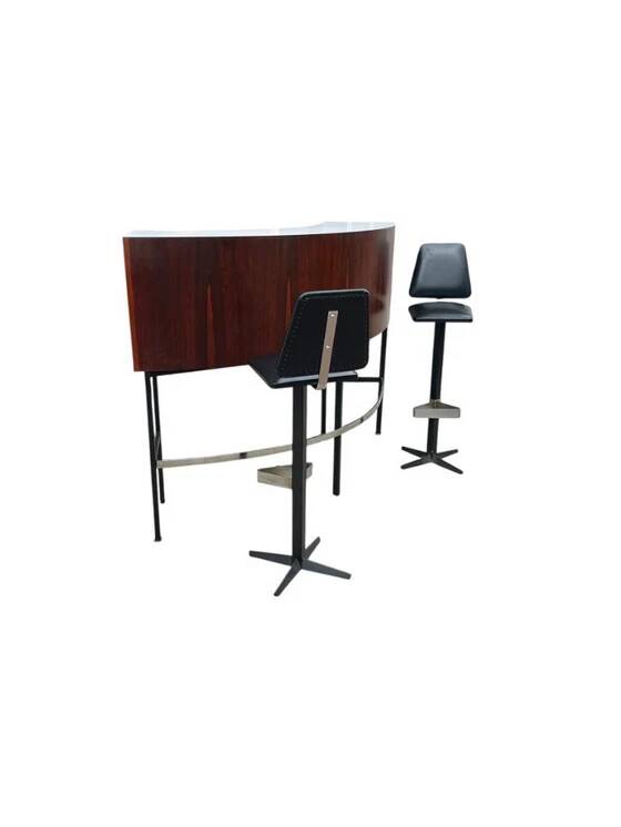 Bar en palissandre du milieu du XXe siècle avec tabourets de bar