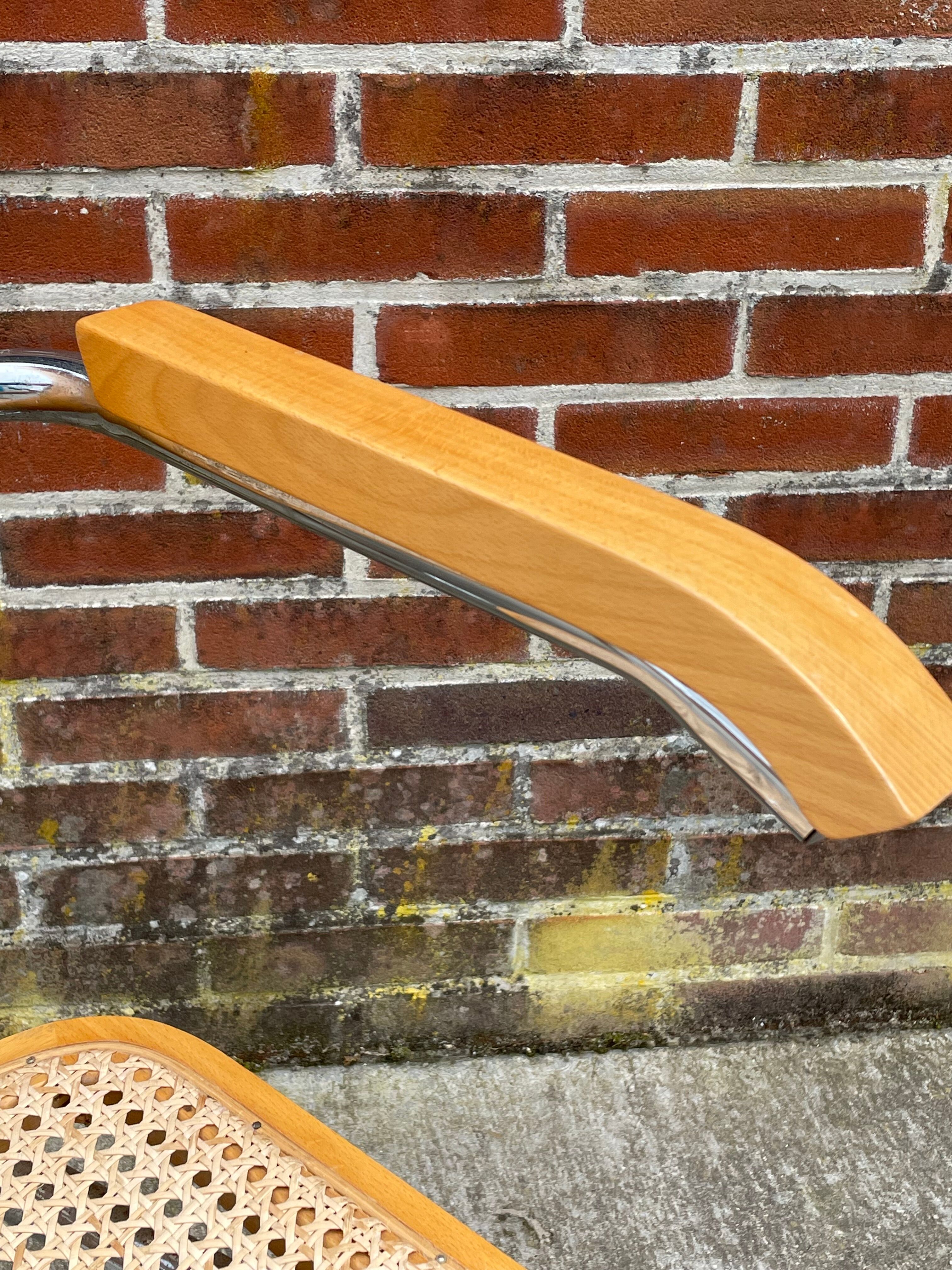 Cesca chair B64 with armrests by Marcel Breuer Design