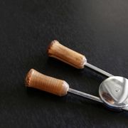Pince à glaçons avec manche en bambou, années 60
