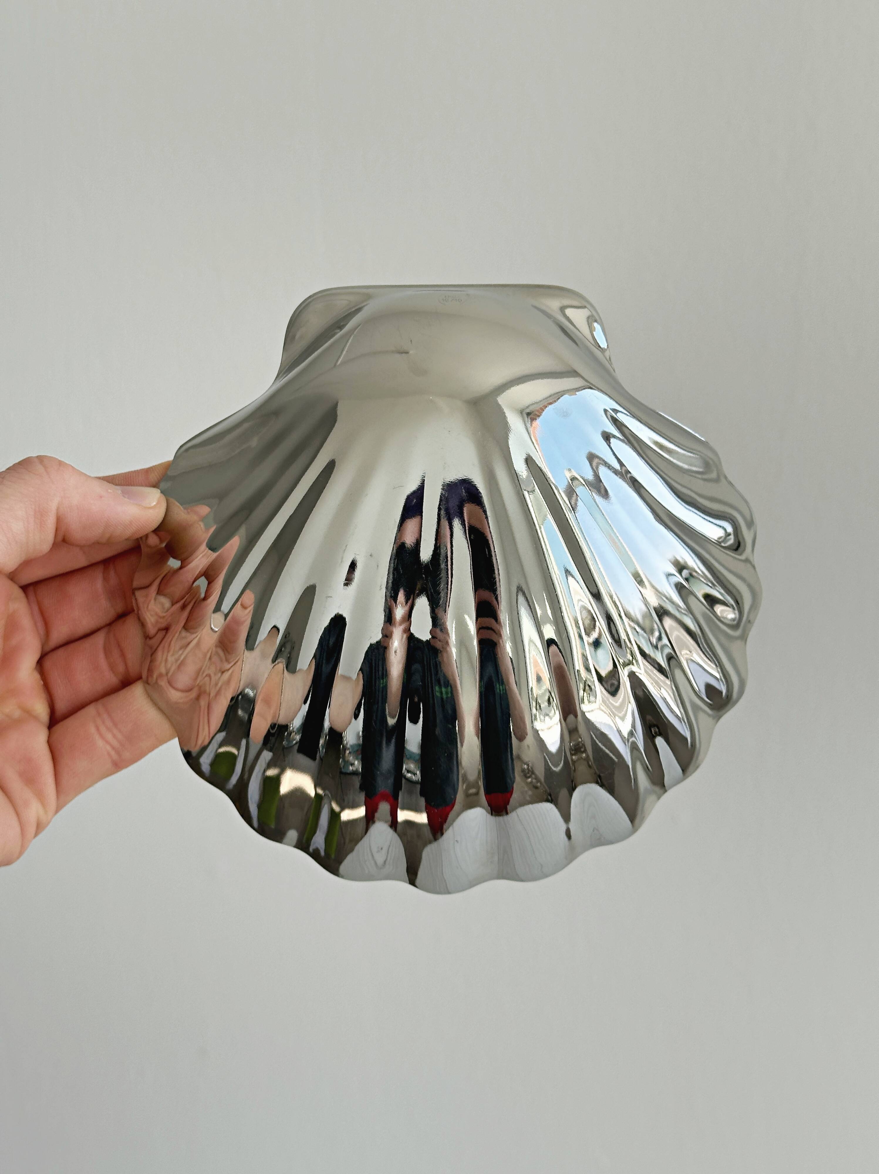 Scallop shell dish
