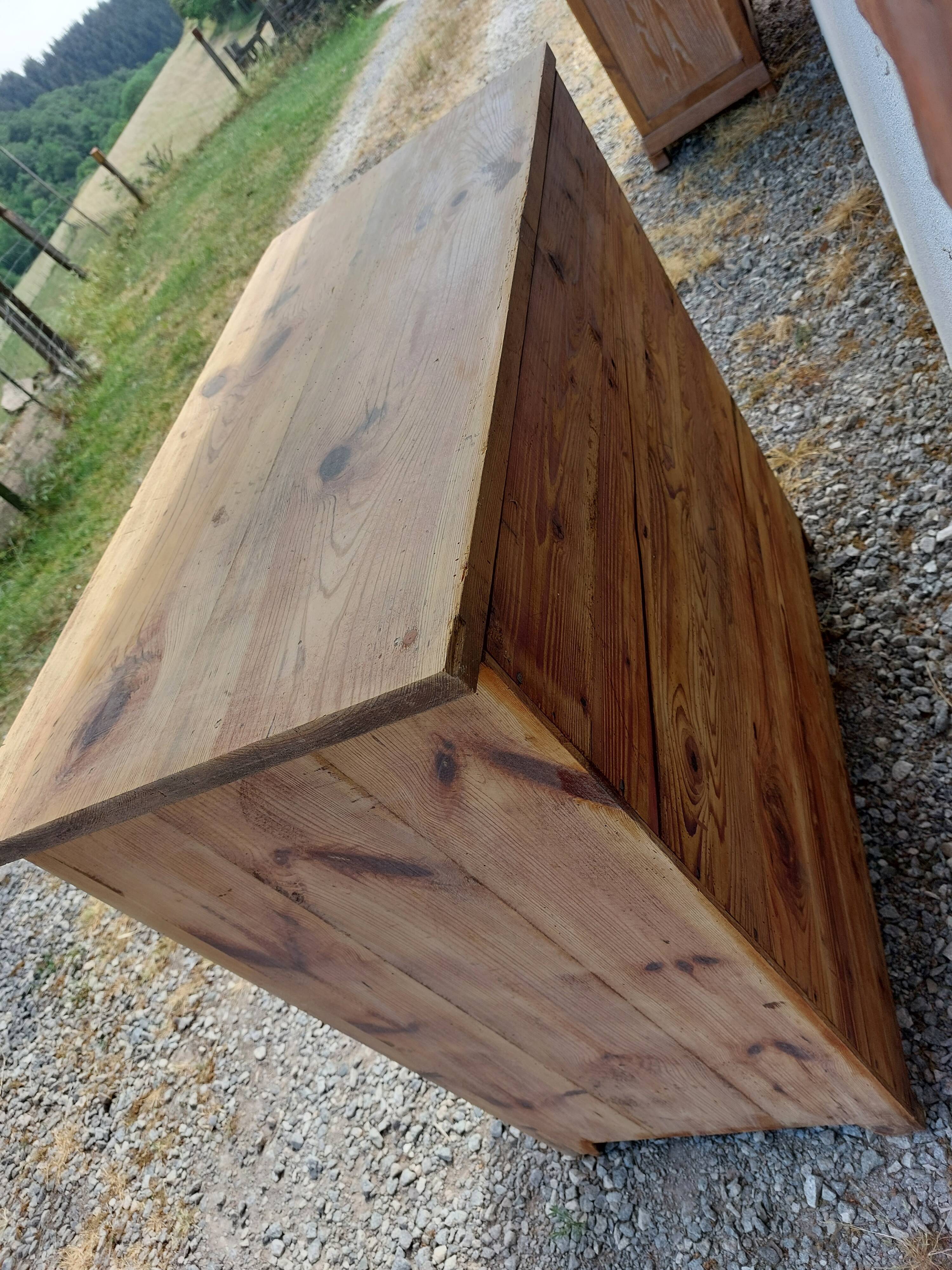 Sanded Parisian buffet