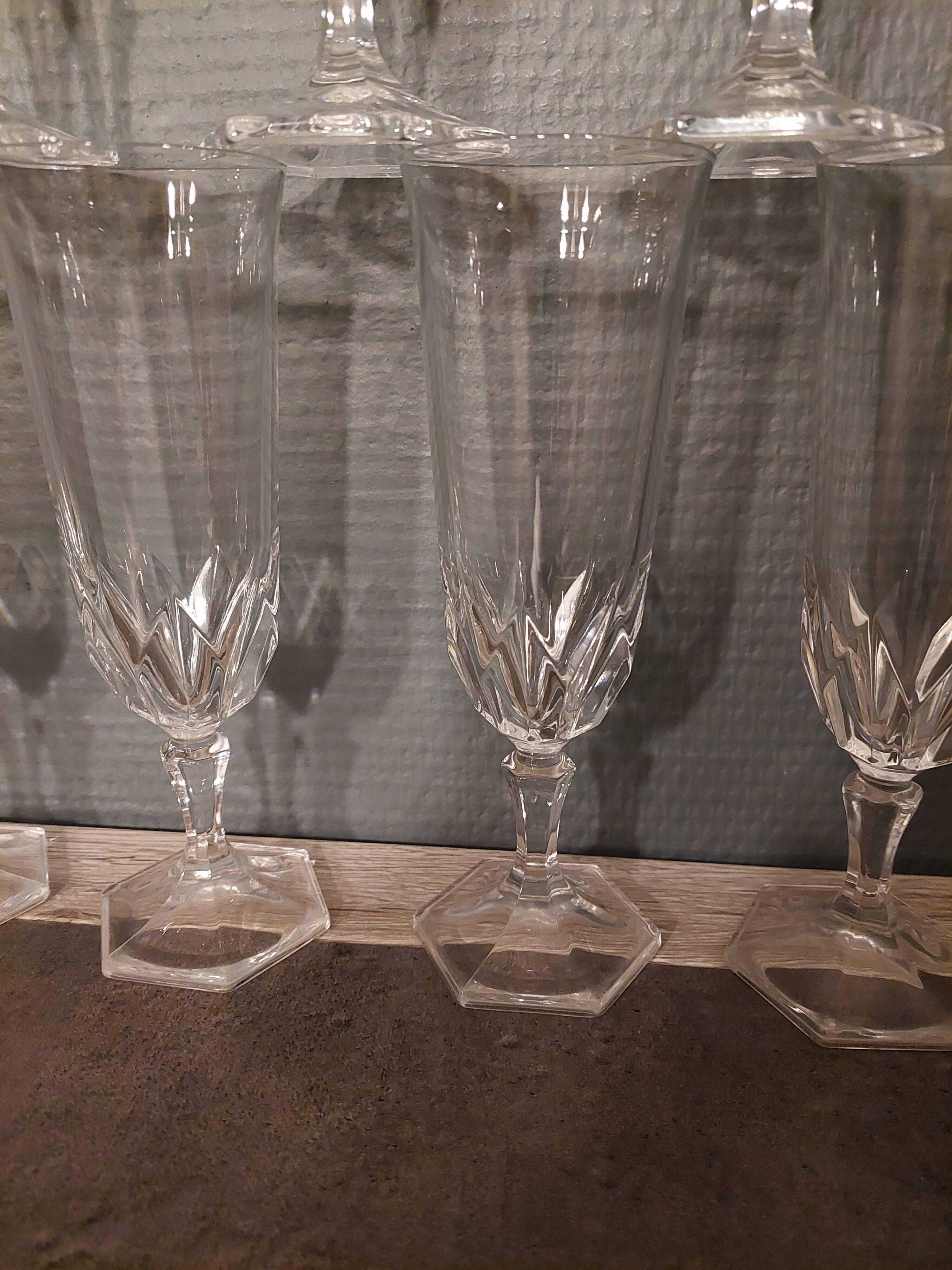 8 flutes in Champagne