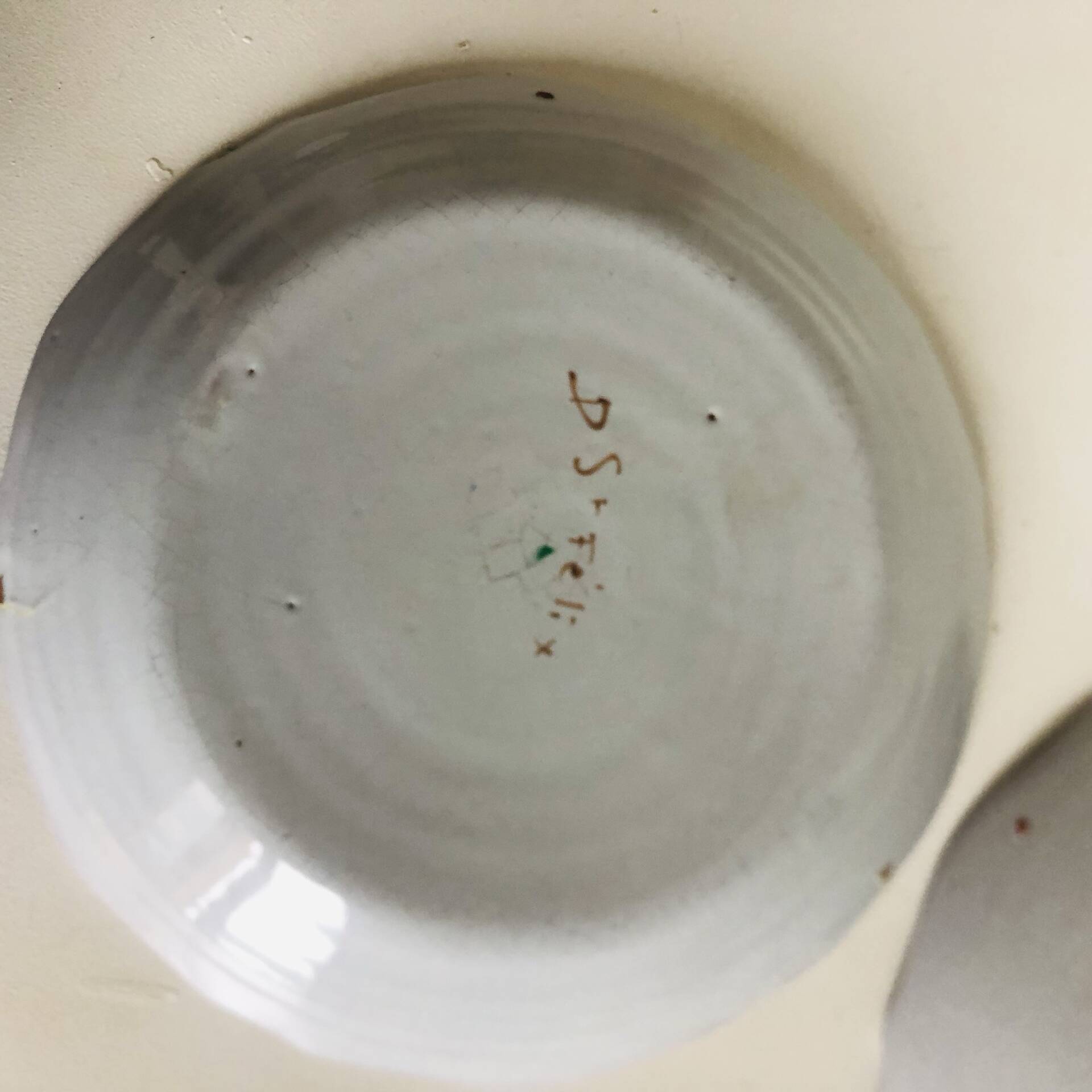 Pair of plates with naive Eastern rooster decoration