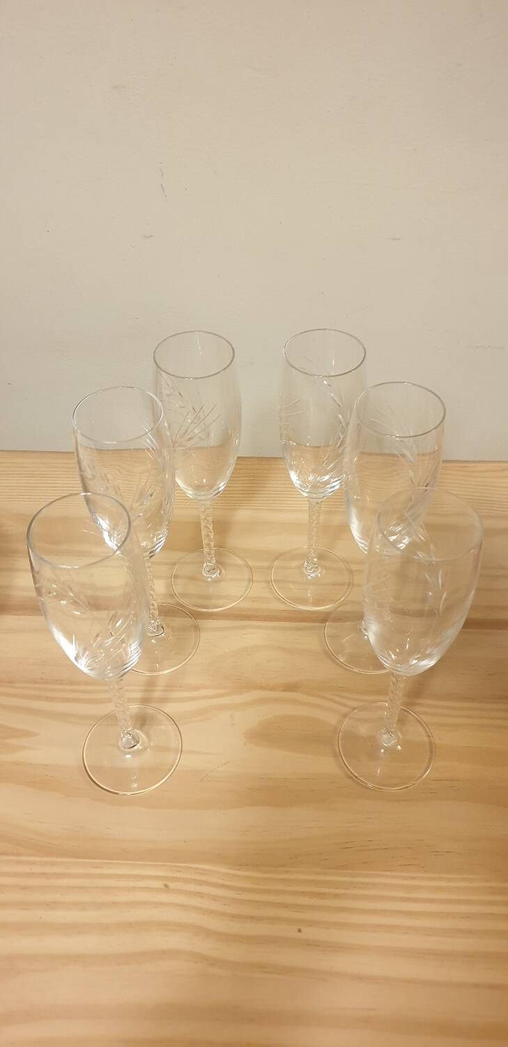 6 crystal flutes