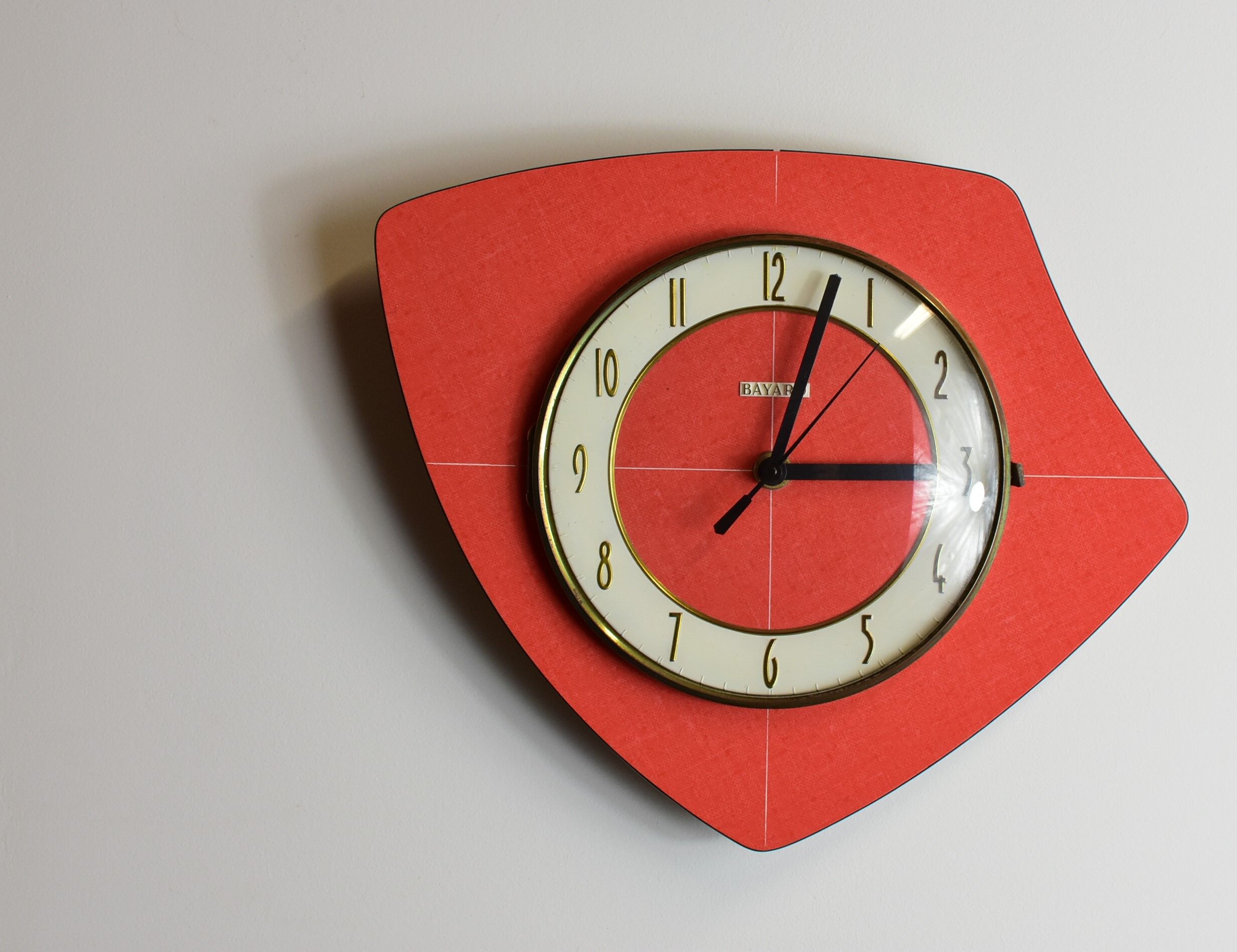 Bayard vintage red clock