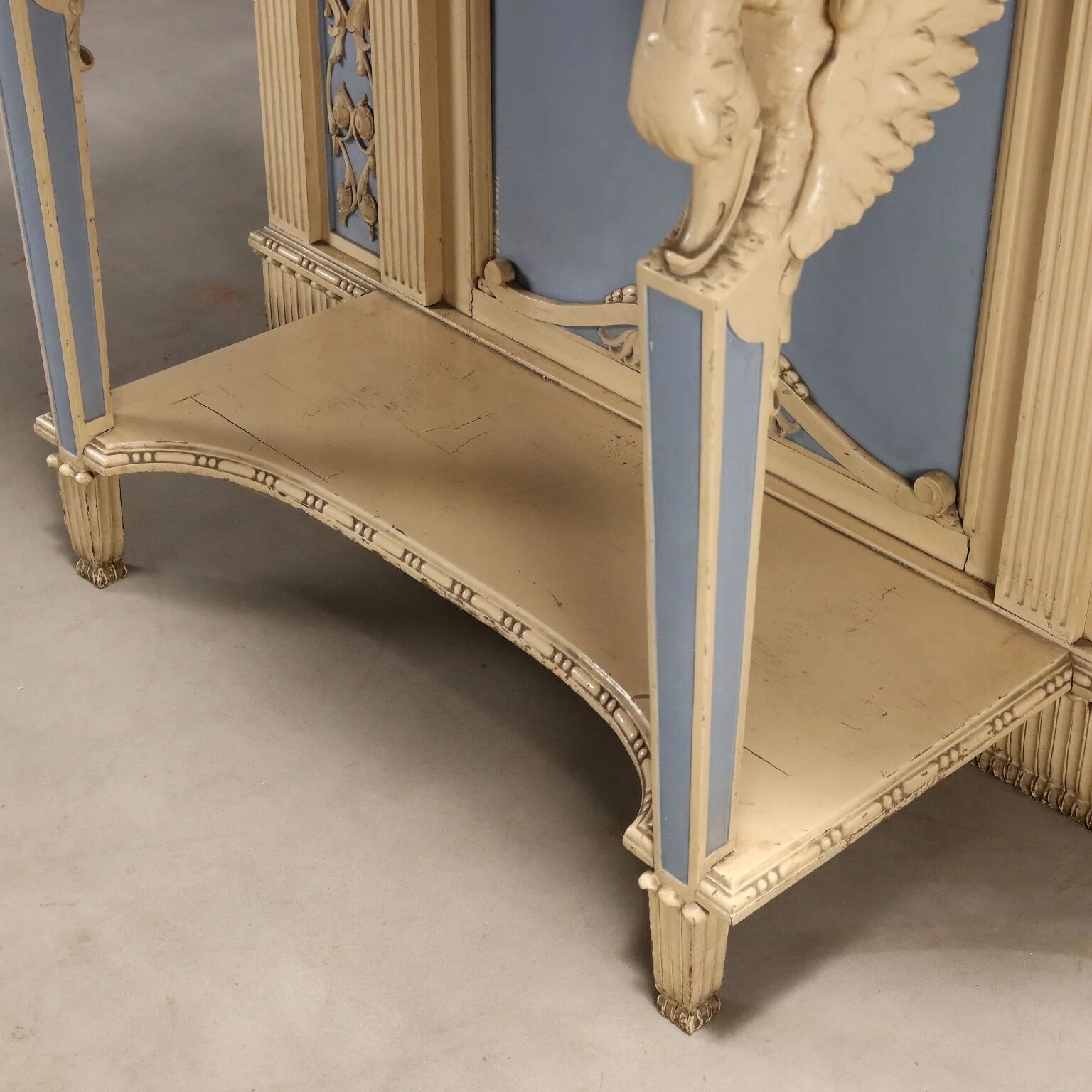 Console ancienne de style néoclassique en bois sculpté, XIXe siècle