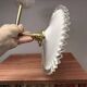 Applique murale vintage en opaline blanche
