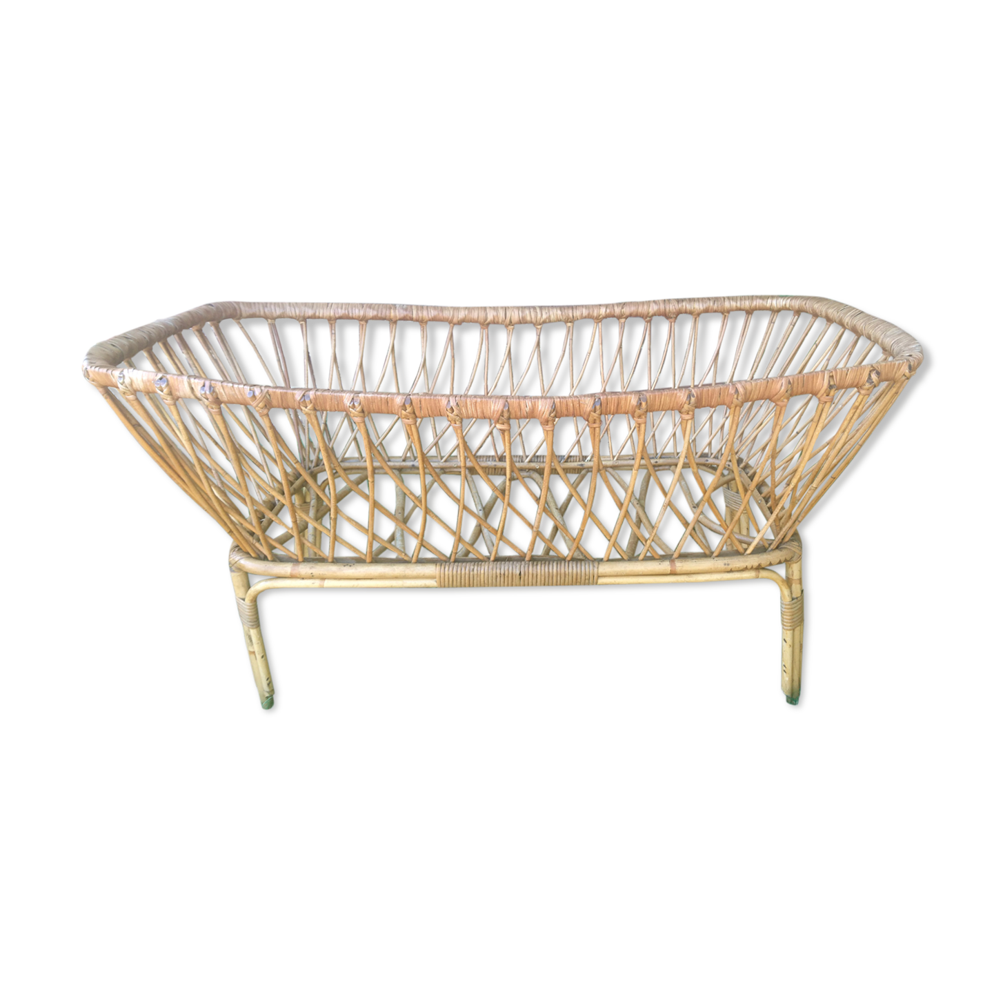 Rattan cradle bed