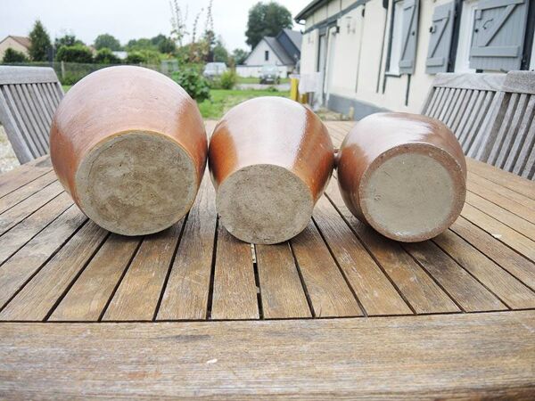 3 Anciens Cruchons à Calvados en Grès Vernissé Marron
