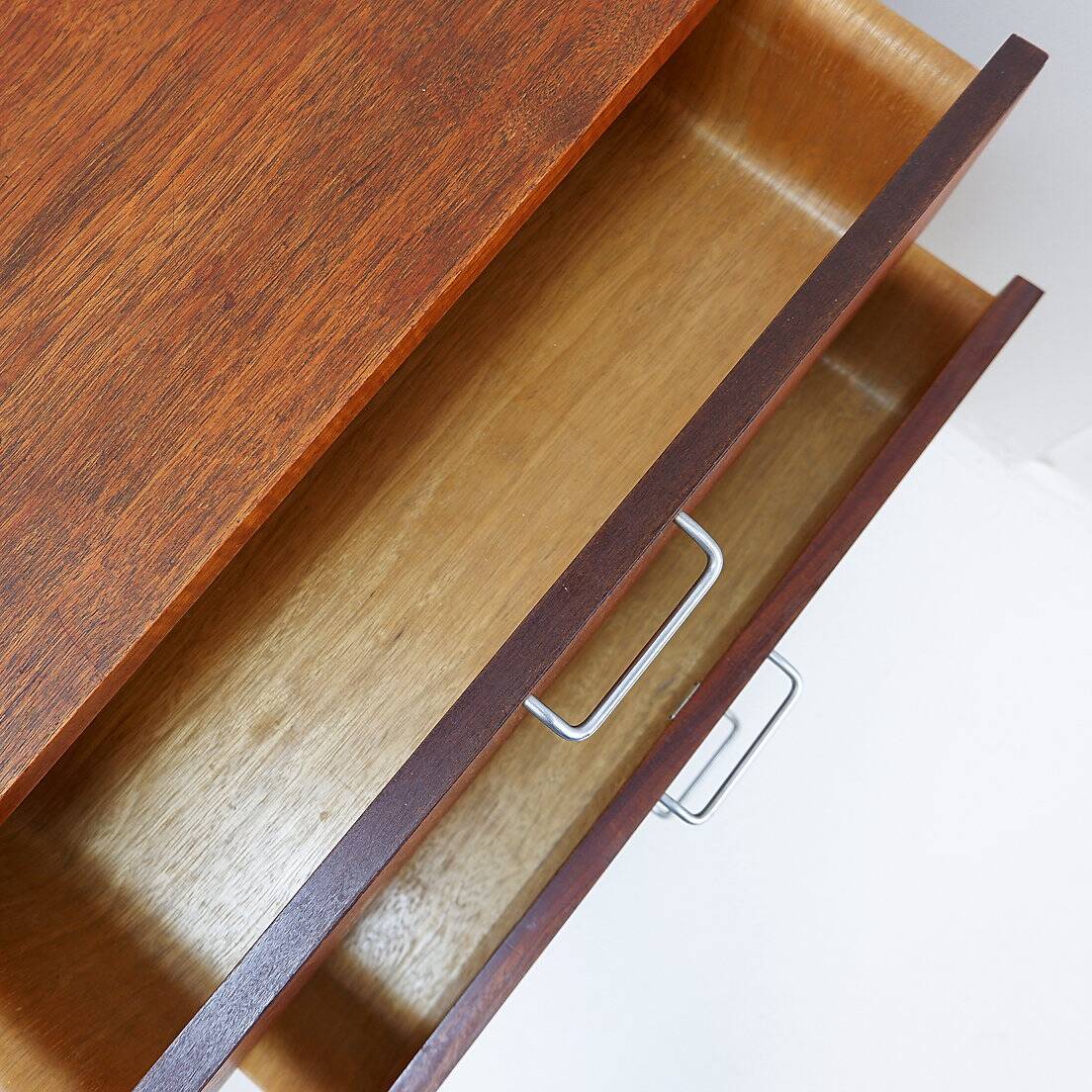 Pastoe composition with office space - 60'