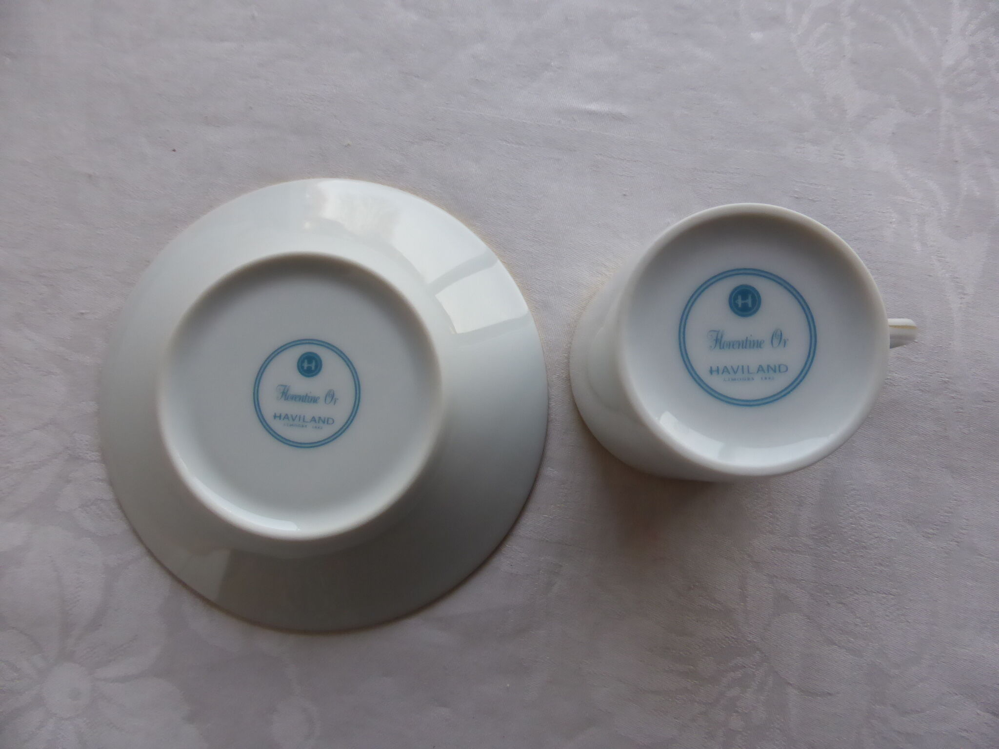 4 tasses à café et soucoupes en porcelaine de Limoges Haviland-modèle Florentine Or